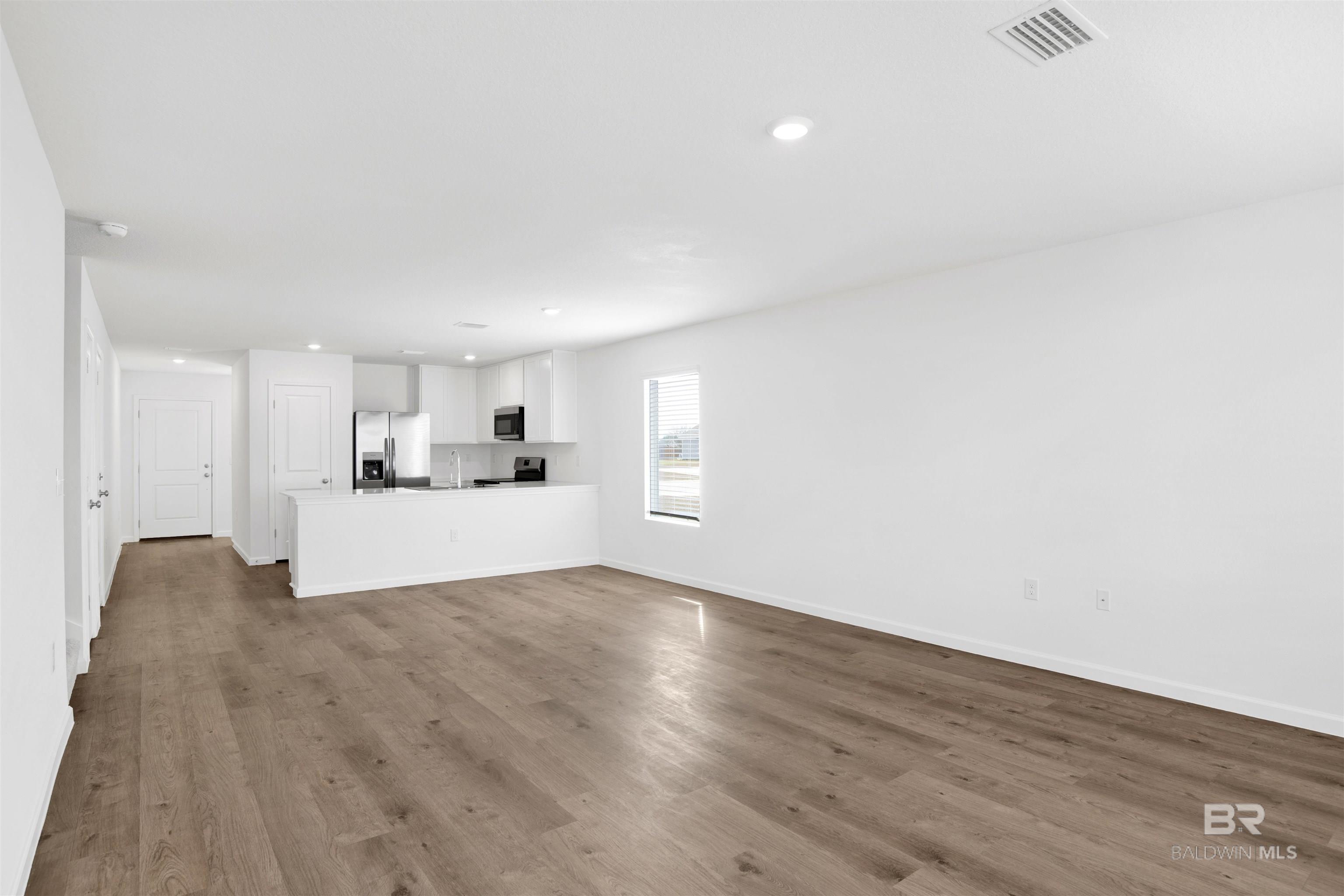 https://zimg.paragon.ice.com/ParagonImages/Property/PG/BCAR/397377/14/0/0/ddd9ff670ed5824267063739e694f6ee/7/dea576808570a61140e8e59bba57a81c/397377-7c4a2e5b-e52f-47f1-bc1f-199c1abf580d.JPG