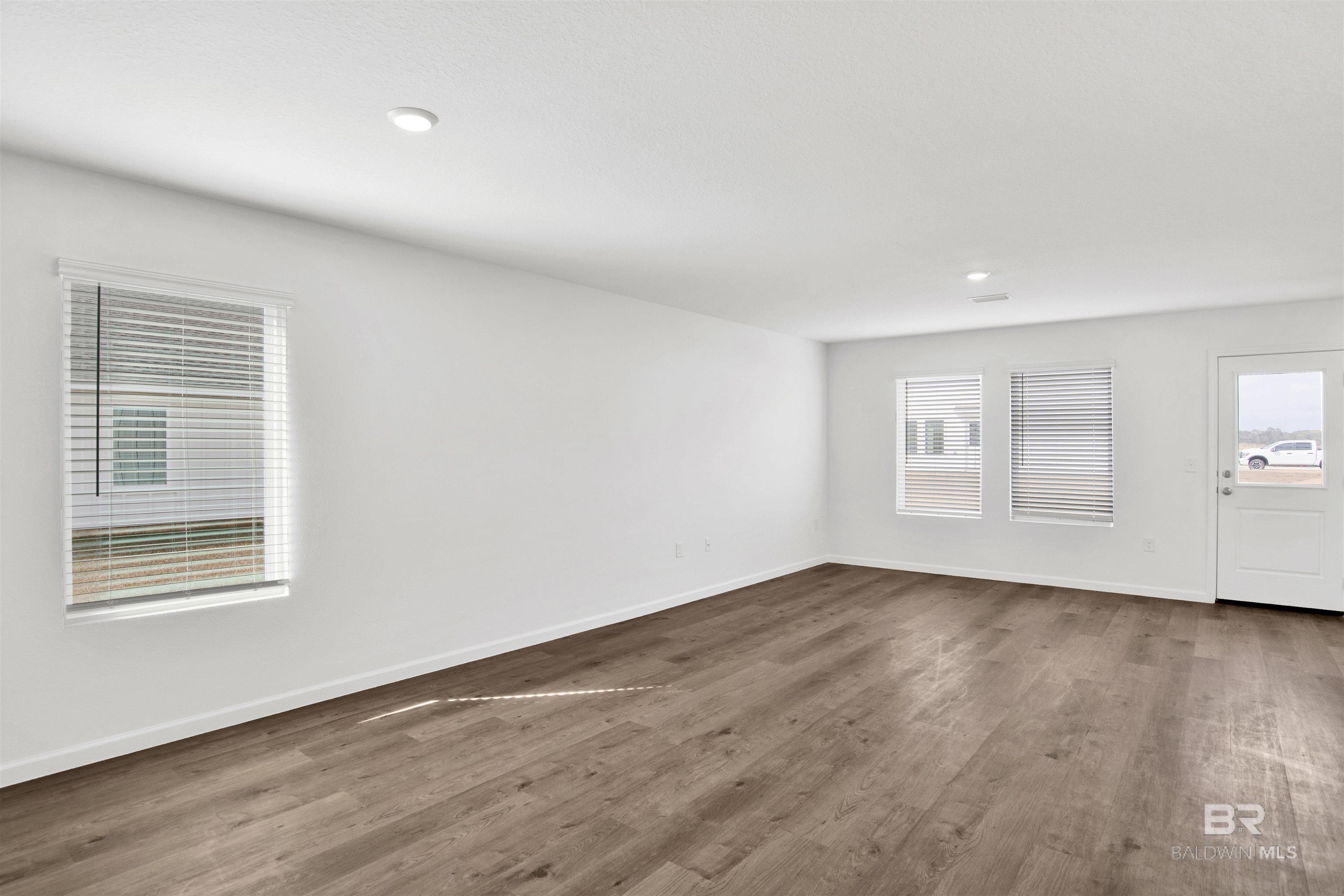 https://zimg.paragon.ice.com/ParagonImages/Property/PG/BCAR/397377/16/0/0/f568d30eb80d640cf4fcc3984797f682/7/dea576808570a61140e8e59bba57a81c/397377-9f5708fa-a955-4a87-86b2-d3fe351300ca.JPG