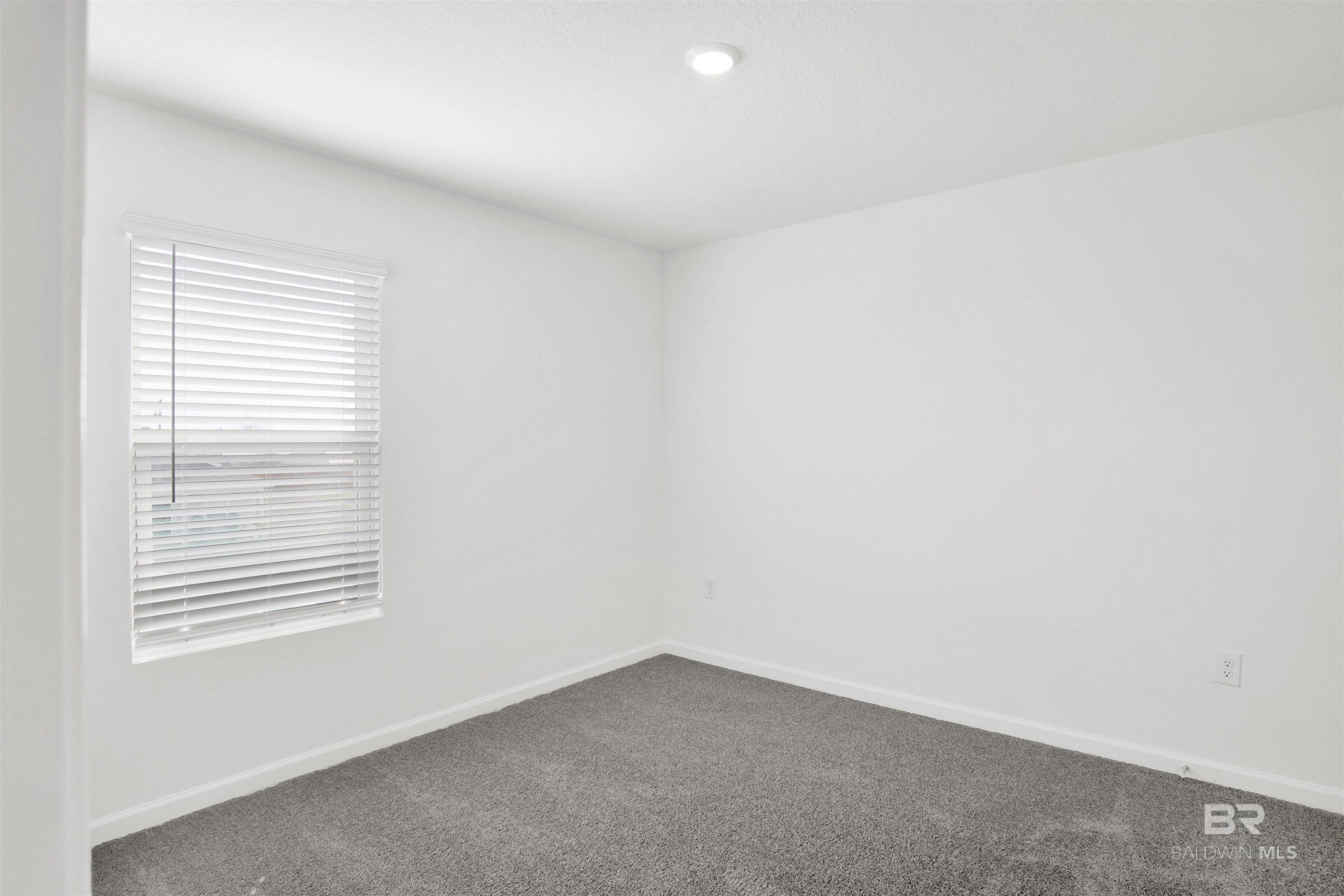 https://zimg.paragon.ice.com/ParagonImages/Property/PG/BCAR/397377/21/0/0/91c26b03553360803f581fc4b3be647e/7/dea576808570a61140e8e59bba57a81c/397377-5632a834-8540-4420-b65a-faec0ecf0c66.JPG