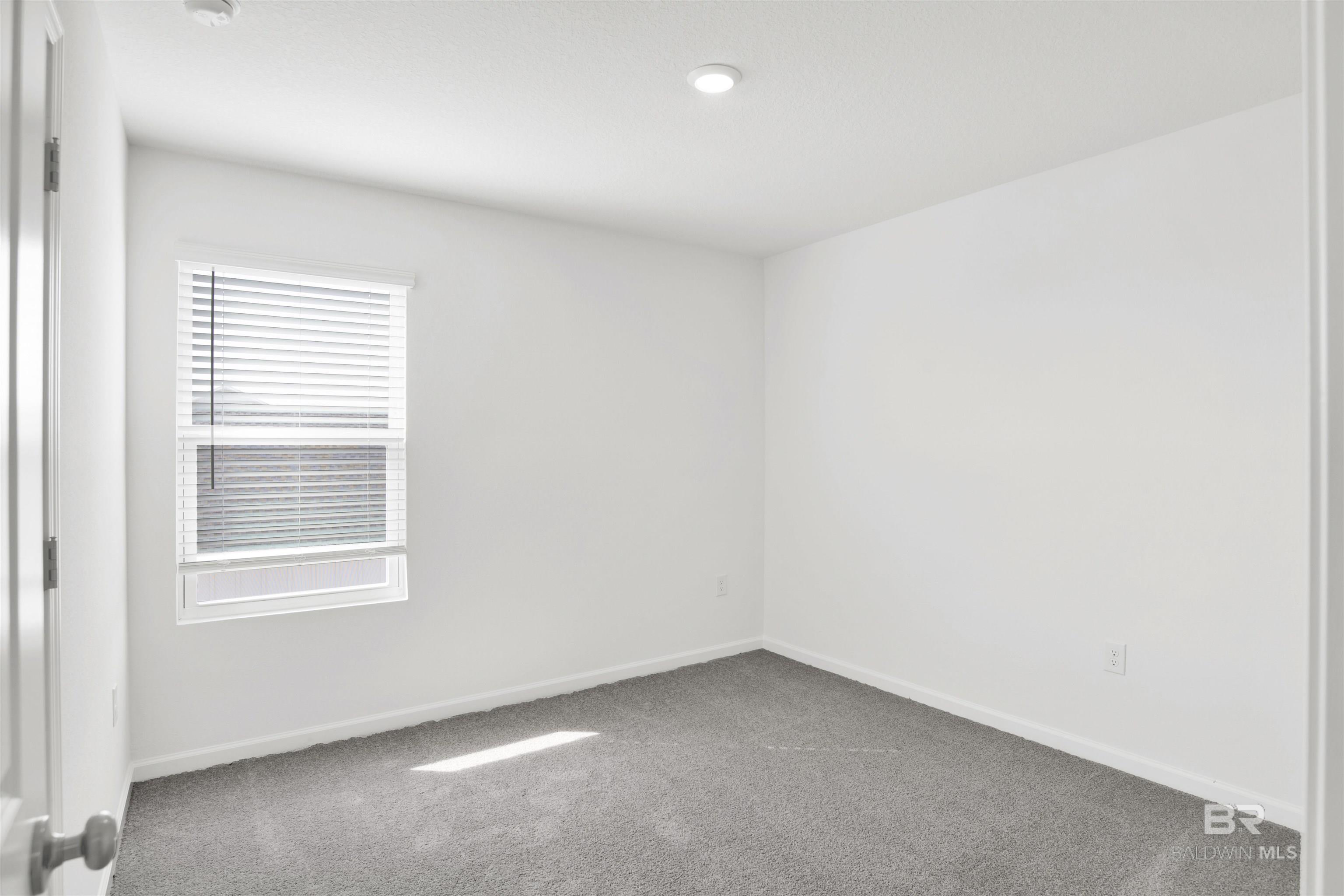 https://zimg.paragon.ice.com/ParagonImages/Property/PG/BCAR/397377/22/0/0/09a2631ef1d2f19f83ef39186a713f76/7/dea576808570a61140e8e59bba57a81c/397377-1a1b5ef0-cb93-4ae5-ace0-e96d99ad3530.JPG