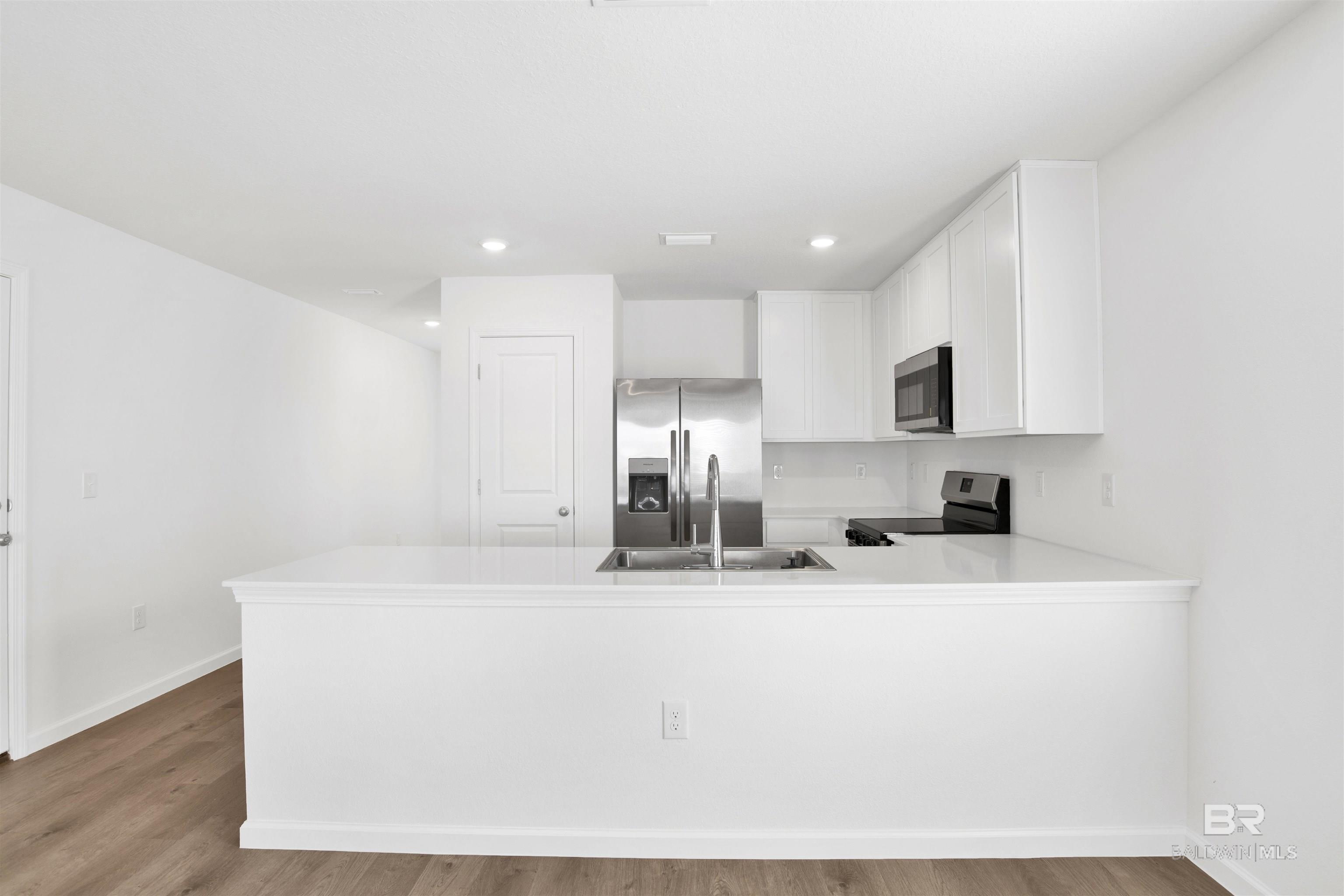 https://zimg.paragon.ice.com/ParagonImages/Property/PG/BCAR/397377/8/0/0/e7fe2beed5e64353d93a36482a8a65c7/7/dea576808570a61140e8e59bba57a81c/397377-7be6aff5-9ca5-469a-957a-0b0fa96dfaee.JPG