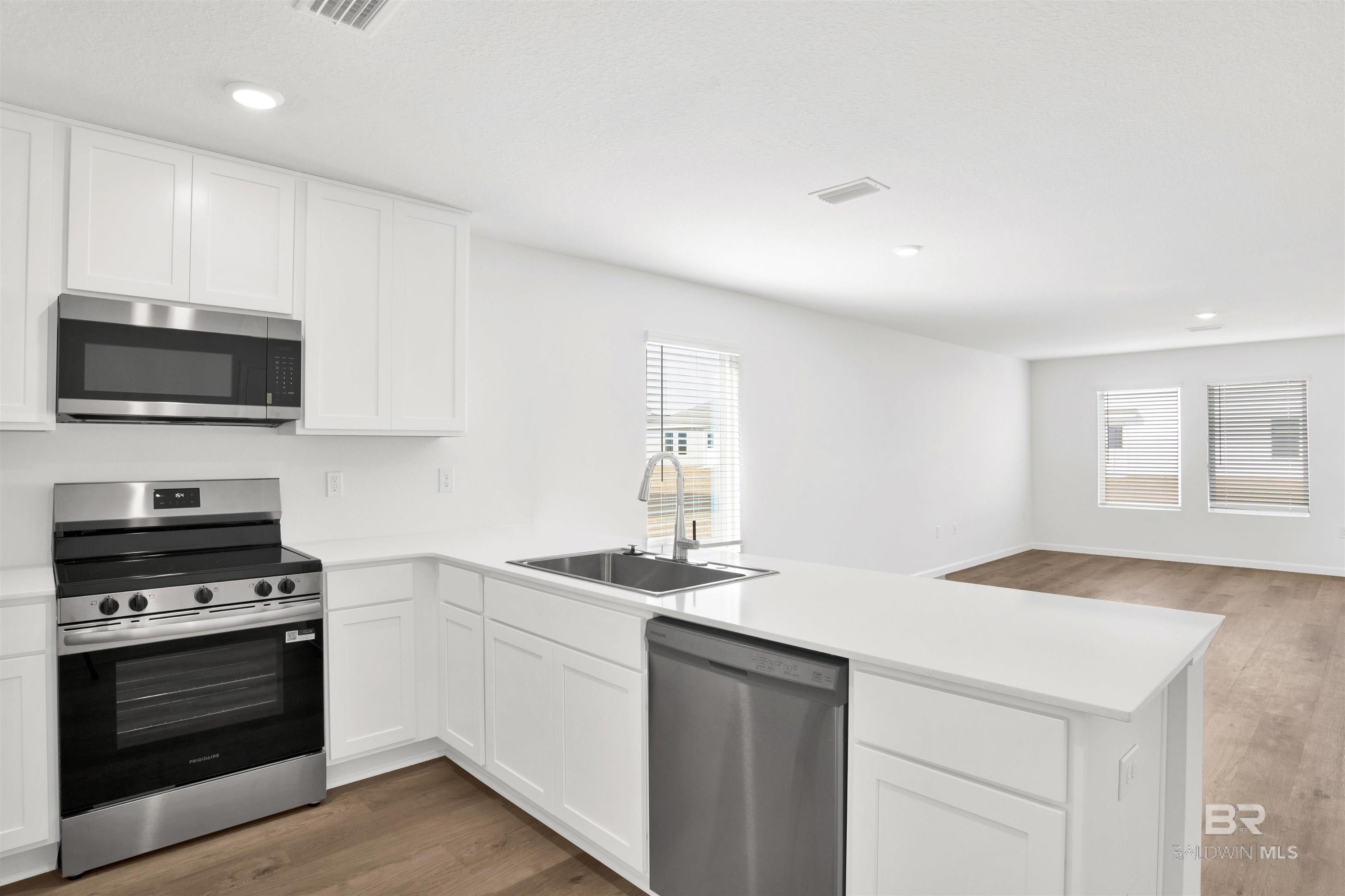 https://zimg.paragon.ice.com/ParagonImages/Property/PG/BCAR/397377/9/0/0/3f38801ed98378ca60accd8e98bcdb42/7/dea576808570a61140e8e59bba57a81c/397377-5f7d3513-343b-42a6-966a-fedbe0d6d90f.JPG