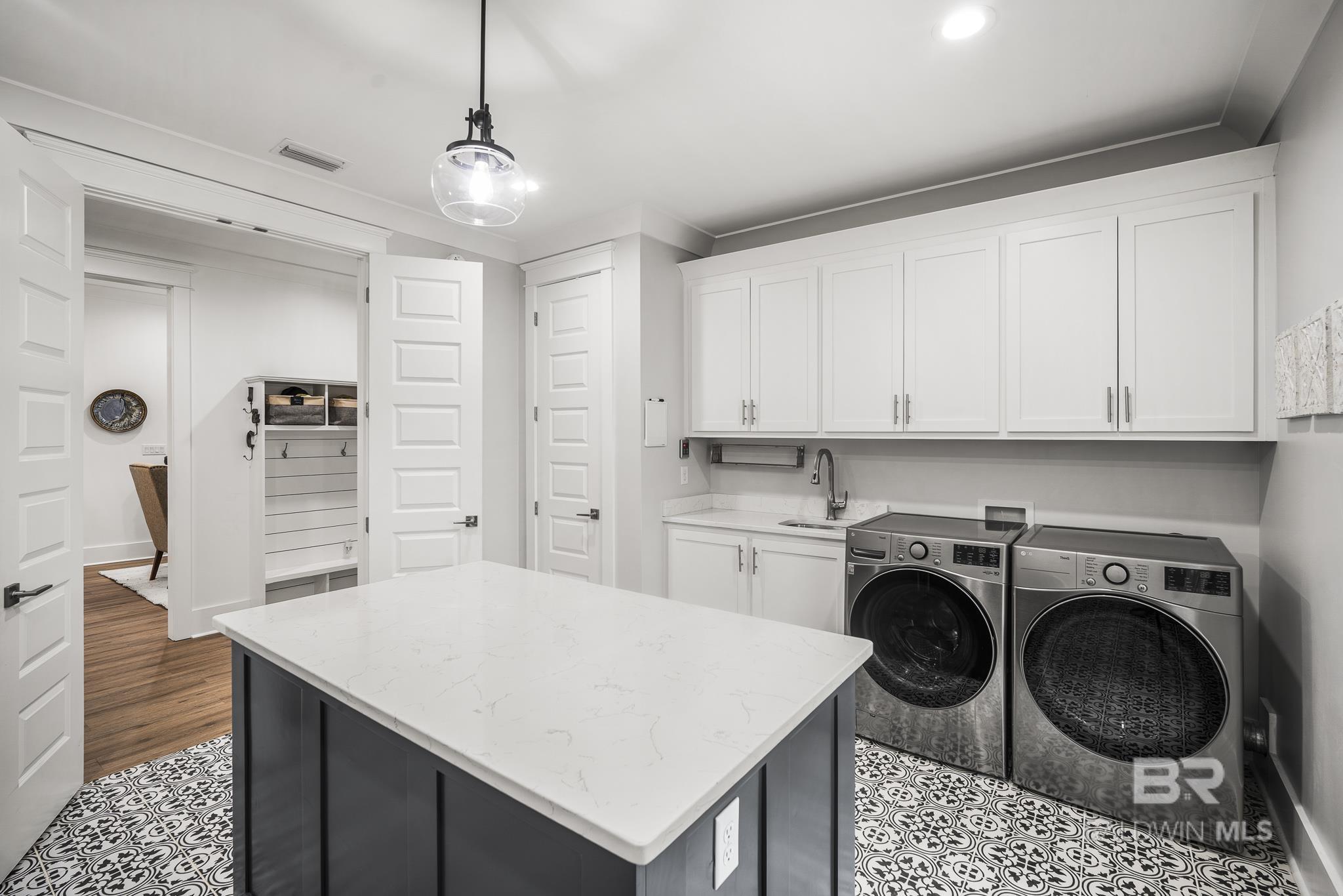 https://zimg.paragon.ice.com/ParagonImages/Property/PG/BCAR/397381/16/0/0/e189449805ad0b5e3116ecd26fbc75dd/7/520fb8f0686b82e0cde58354331983de/397381-27ae3f9e-a22b-4ccd-a8f6-008da56da7c2.JPG