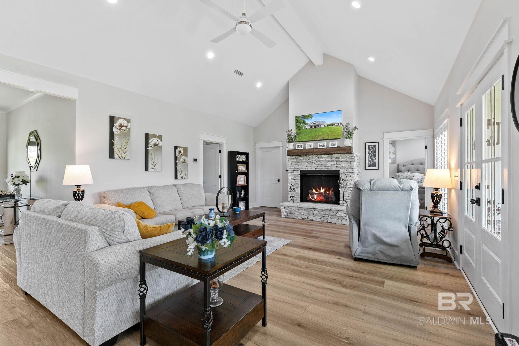 https://zimg.paragon.ice.com/ParagonImages/Property/PG/BCAR/397385/11/0/0/b0e769681a108f76258951b4caf49593/7/5c1eef63ba735591a721ad6228f702e2/397385-37bf1fb8-8d10-4a7a-9ce9-2c09251a005e.JPG