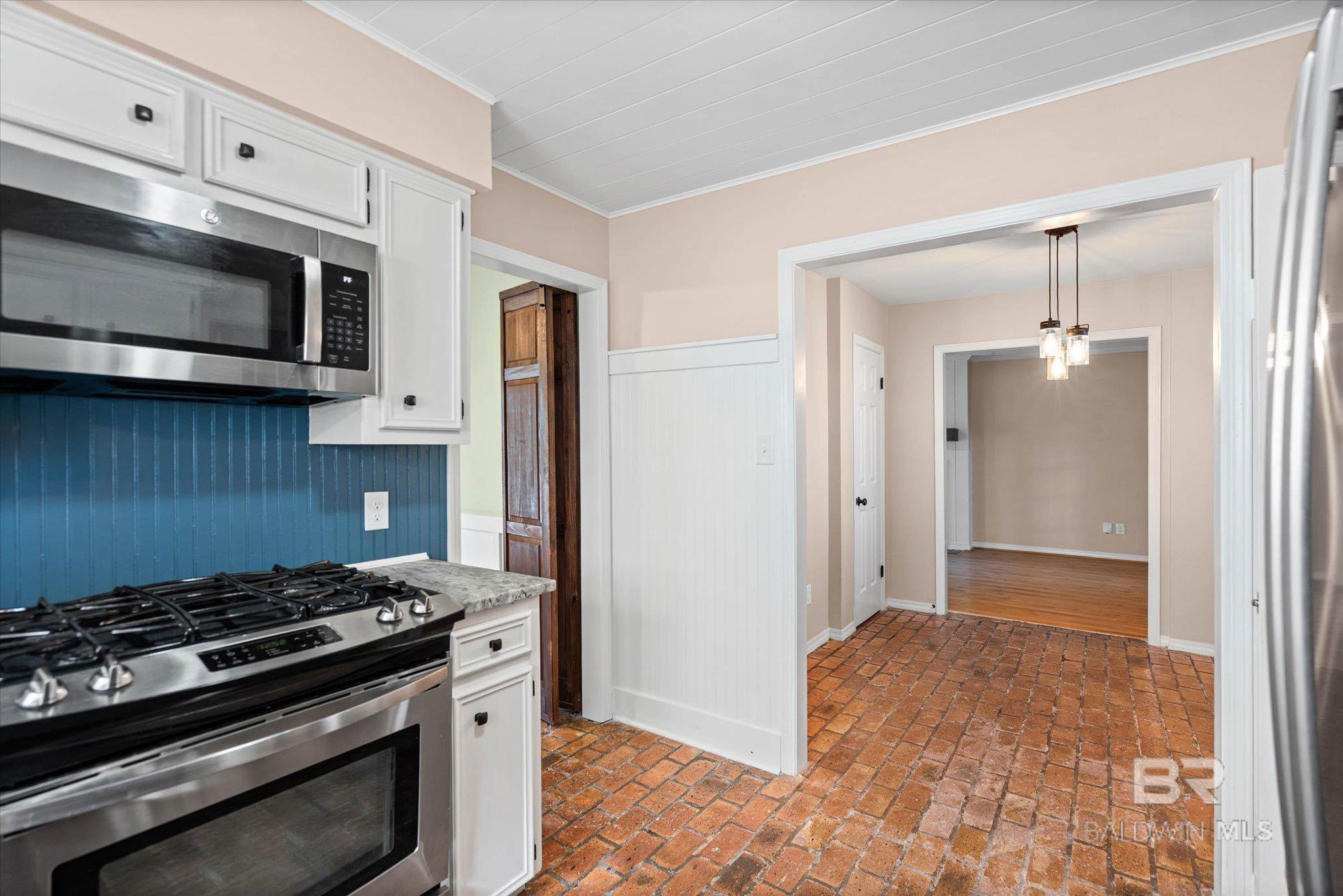 https://zimg.paragon.ice.com/ParagonImages/Property/PG/BCAR/397386/12/0/0/5d4c961f5247c9135449a61dafff9b84/7/7d66e7b3c7f78e09ffe1354c958ae3cc/397386-d5d4c1e8-8271-4d85-88e6-236043510244.JPG