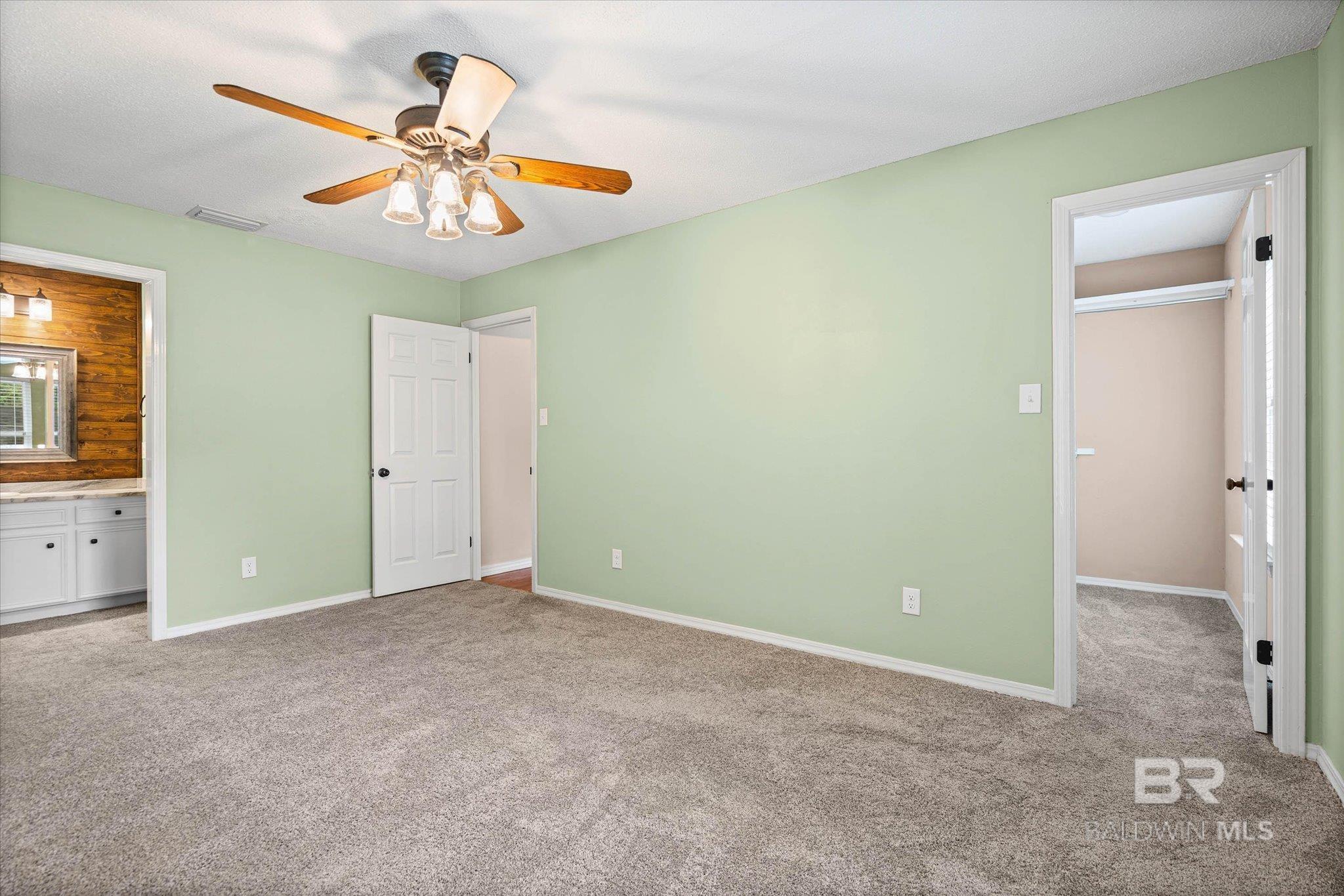https://zimg.paragon.ice.com/ParagonImages/Property/PG/BCAR/397386/16/0/0/b35428c5ece1b2bfc7ce5aec9962e4cb/7/7d66e7b3c7f78e09ffe1354c958ae3cc/397386-395a5dee-b63f-46d8-8de0-d1e02de23365.JPG