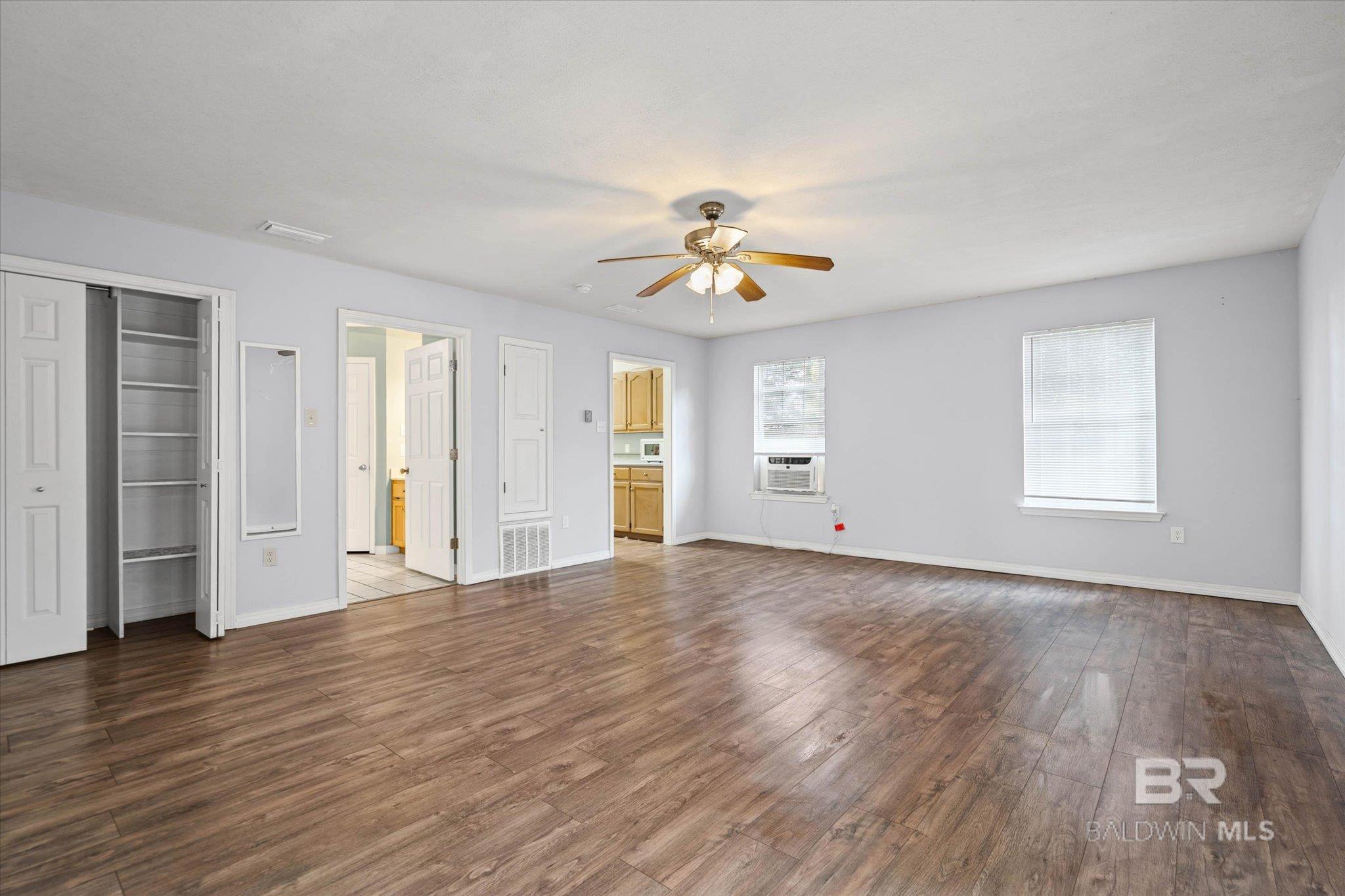 https://zimg.paragon.ice.com/ParagonImages/Property/PG/BCAR/397386/24/0/0/835c4a6f3f9678013210fc95a6082601/7/7d66e7b3c7f78e09ffe1354c958ae3cc/397386-09f72d73-e353-483d-a254-946c9fa11cfb.JPG