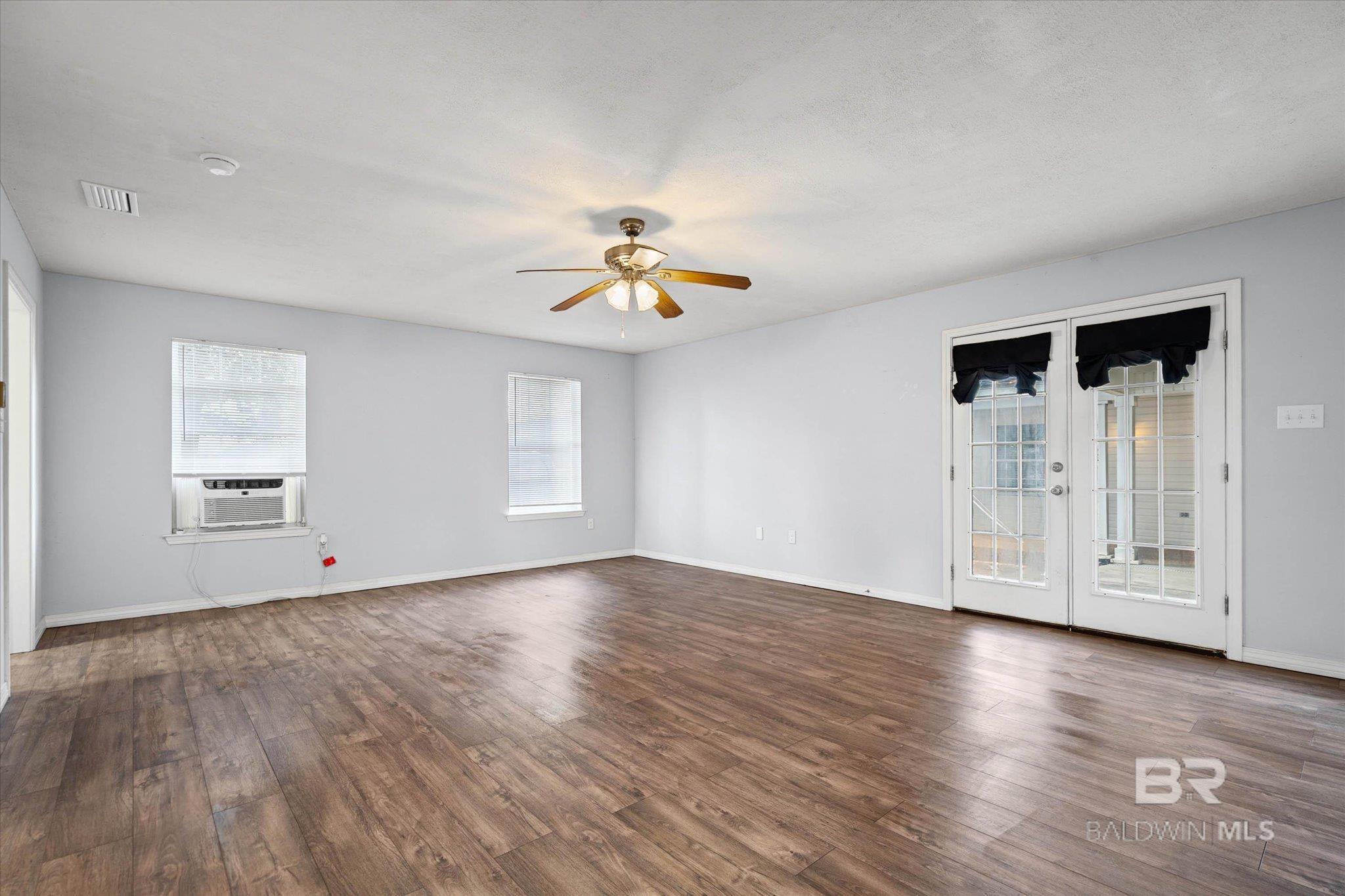 https://zimg.paragon.ice.com/ParagonImages/Property/PG/BCAR/397386/25/0/0/e00b83d0de2f2e686a76fc6c98c4bcff/7/7d66e7b3c7f78e09ffe1354c958ae3cc/397386-ff10ed97-decc-4190-9a18-8eb5449b4e63.JPG