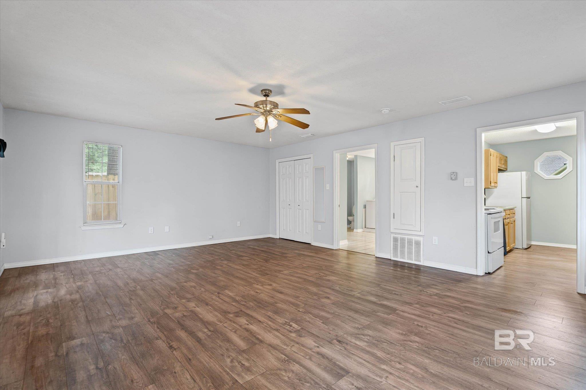 https://zimg.paragon.ice.com/ParagonImages/Property/PG/BCAR/397386/26/0/0/6a79851e1dc83ed62cc87ee7fcba992d/7/7d66e7b3c7f78e09ffe1354c958ae3cc/397386-e093b63f-77d7-4098-b425-ca4fbe6138c6.JPG