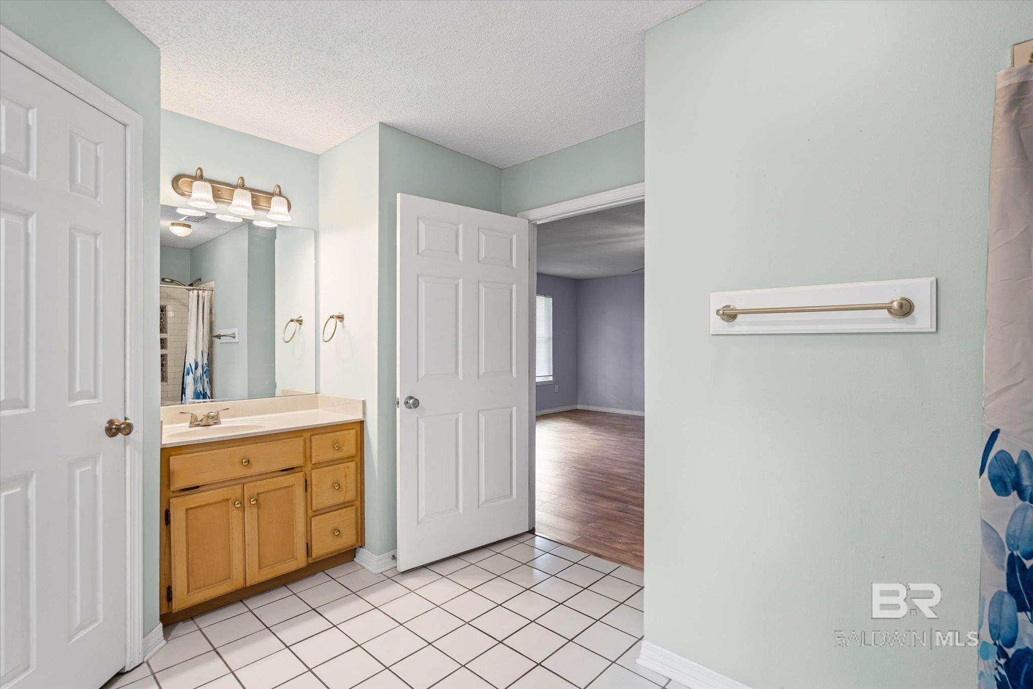 https://zimg.paragon.ice.com/ParagonImages/Property/PG/BCAR/397386/30/0/0/f54a16188cf575ca572353f8ea83bca6/7/7d66e7b3c7f78e09ffe1354c958ae3cc/397386-616ee9f9-760e-4de1-8c5c-d82beadf65b4.JPG