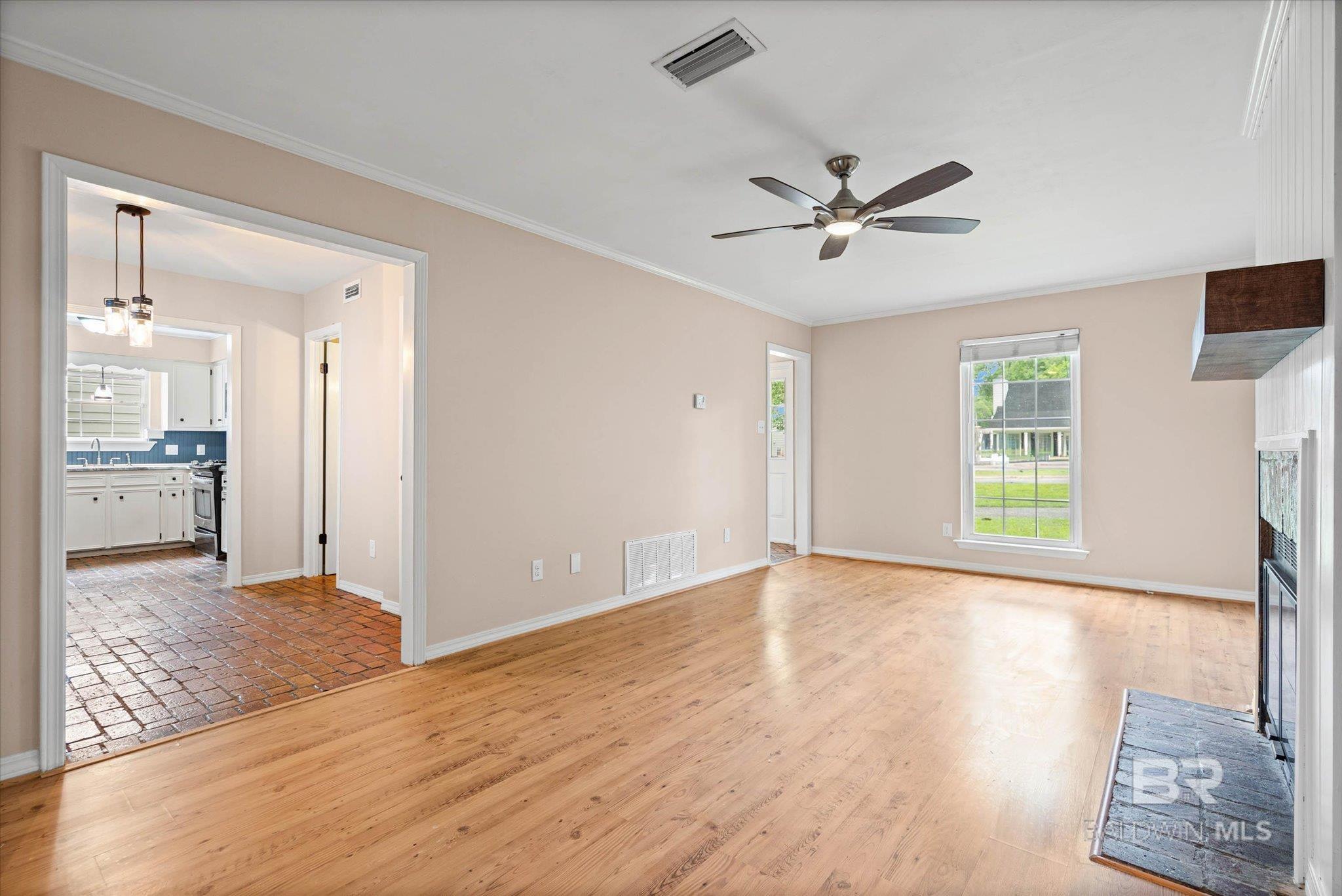 https://zimg.paragon.ice.com/ParagonImages/Property/PG/BCAR/397386/6/0/0/08fb077a7bfe329ebf88e4a1788a0a06/7/7d66e7b3c7f78e09ffe1354c958ae3cc/397386-3dd30366-29d4-4421-b15b-8e93c5541e03.JPG