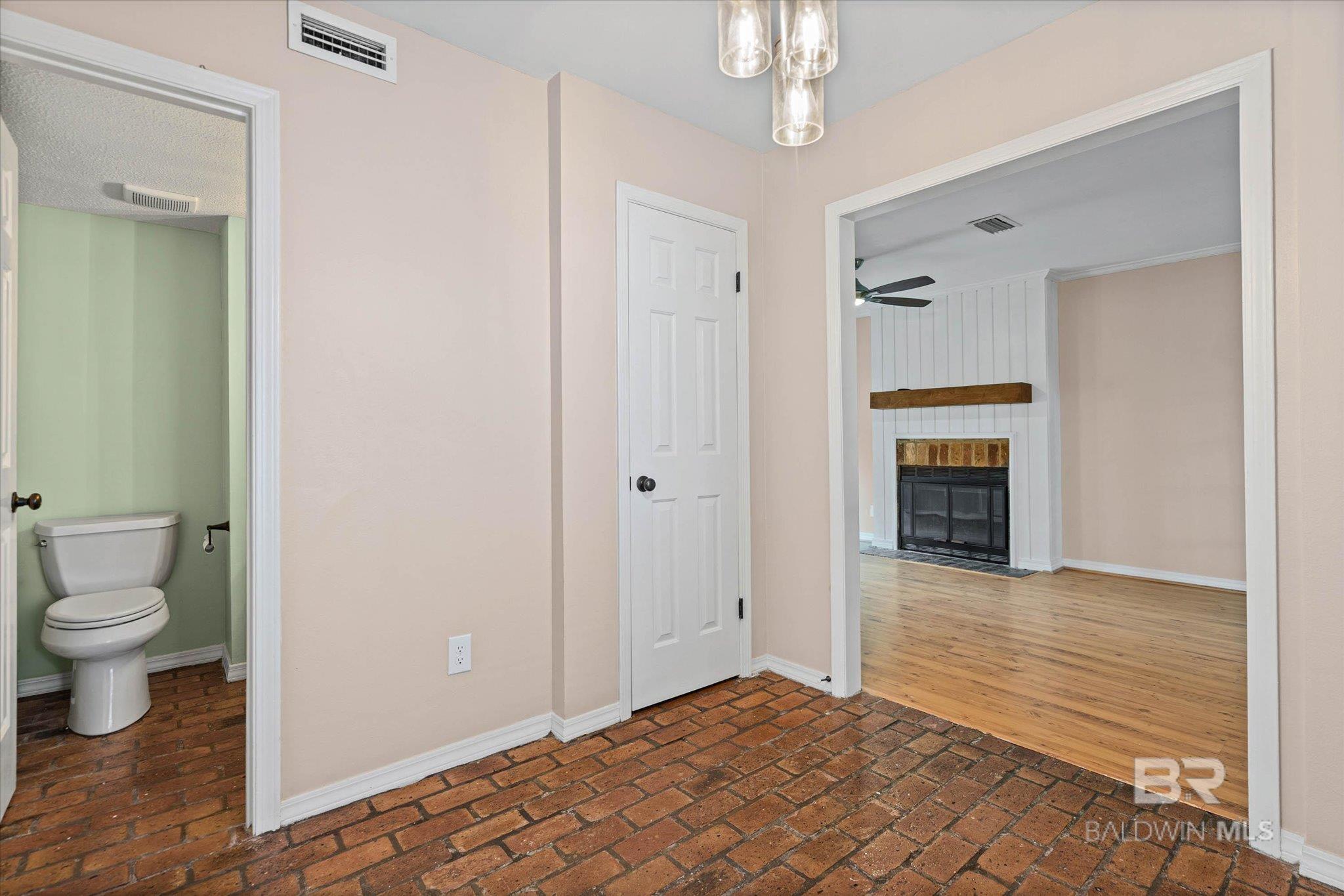 https://zimg.paragon.ice.com/ParagonImages/Property/PG/BCAR/397386/8/0/0/de6ecb86b9576731672a9e4304e27996/7/7d66e7b3c7f78e09ffe1354c958ae3cc/397386-e87bdeb6-0e08-4620-af0c-fcd869bb787c.JPG