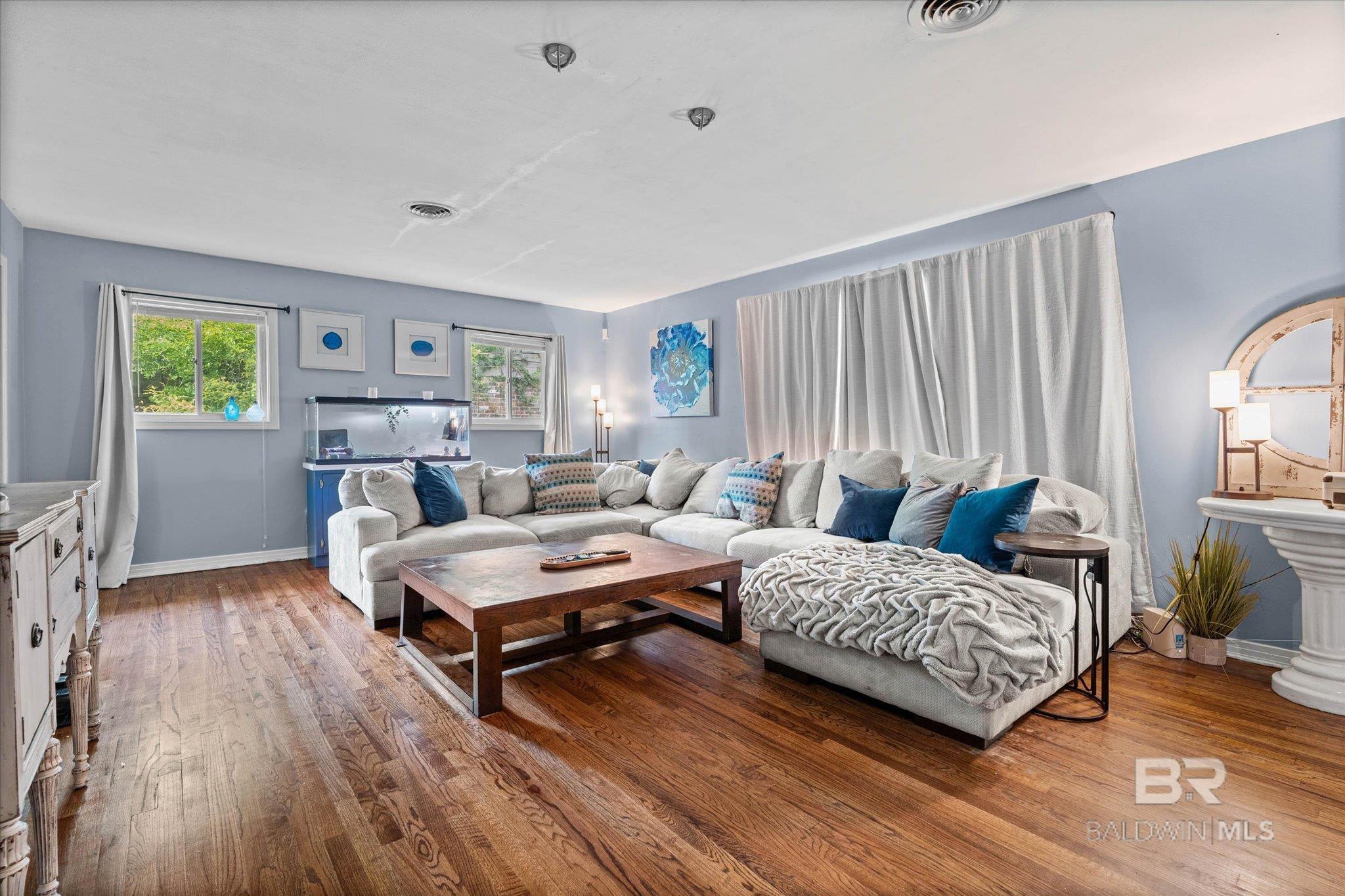 https://zimg.paragon.ice.com/ParagonImages/Property/PG/BCAR/397387/2/0/0/dee401d6dce28272a7dbc04cd59f697b/7/775fa638f4eb72239265cf5a0e3d67f7/397387-cb106298-0141-4292-9dfe-70055001a608.JPG