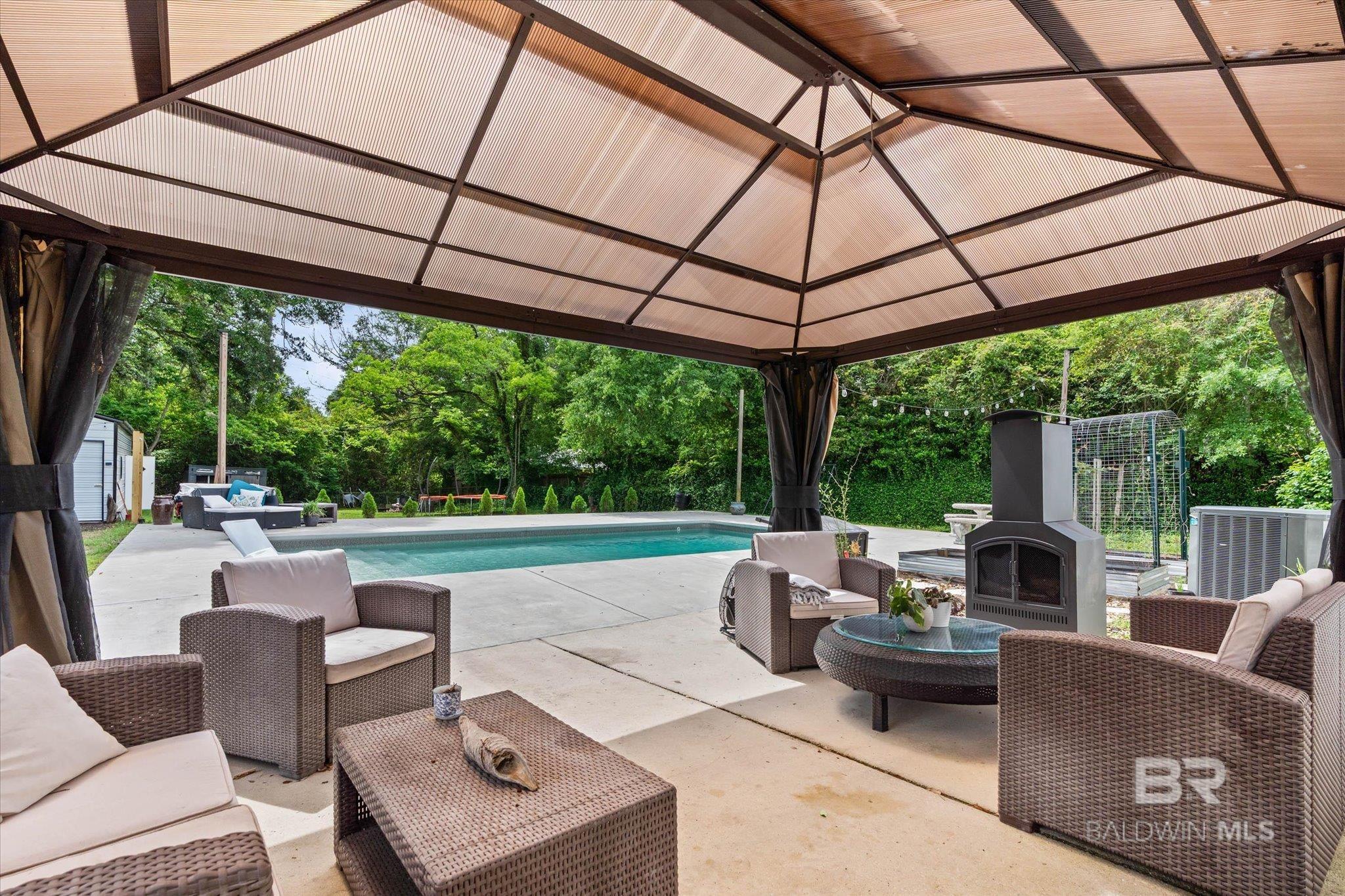 https://zimg.paragon.ice.com/ParagonImages/Property/PG/BCAR/397387/22/0/0/ef453b50ba57216140156e4700e7a93b/7/775fa638f4eb72239265cf5a0e3d67f7/397387-1205aef6-8823-4387-b5c6-d33a9b6626fe.JPG