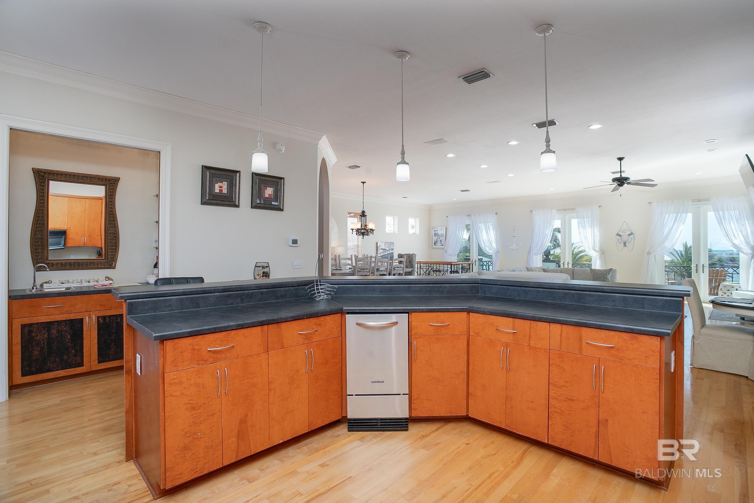 https://zimg.paragon.ice.com/ParagonImages/Property/PG/BCAR/397403/17/0/0/f788dbfe6a214fb05e62fb70d622608e/7/6bc3e11cd9e4923c2b845ecc20424b22/397403-f08d9fe2-3960-4548-bf50-9f123b574d5d.JPG