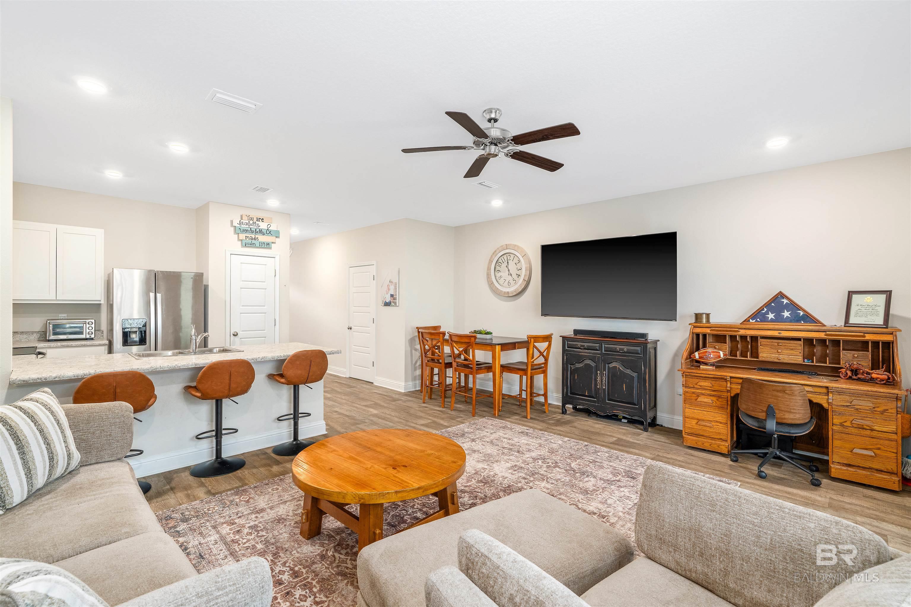 https://zimg.paragon.ice.com/ParagonImages/Property/PG/BCAR/397468/12/0/0/1f2db461290ab52bbe0c3964c37e9f23/7/45662cc3846e6f16d8701f0e23b88623/397468-8d5ee0ad-72dd-4091-ae65-3415bd2634c2.JPG