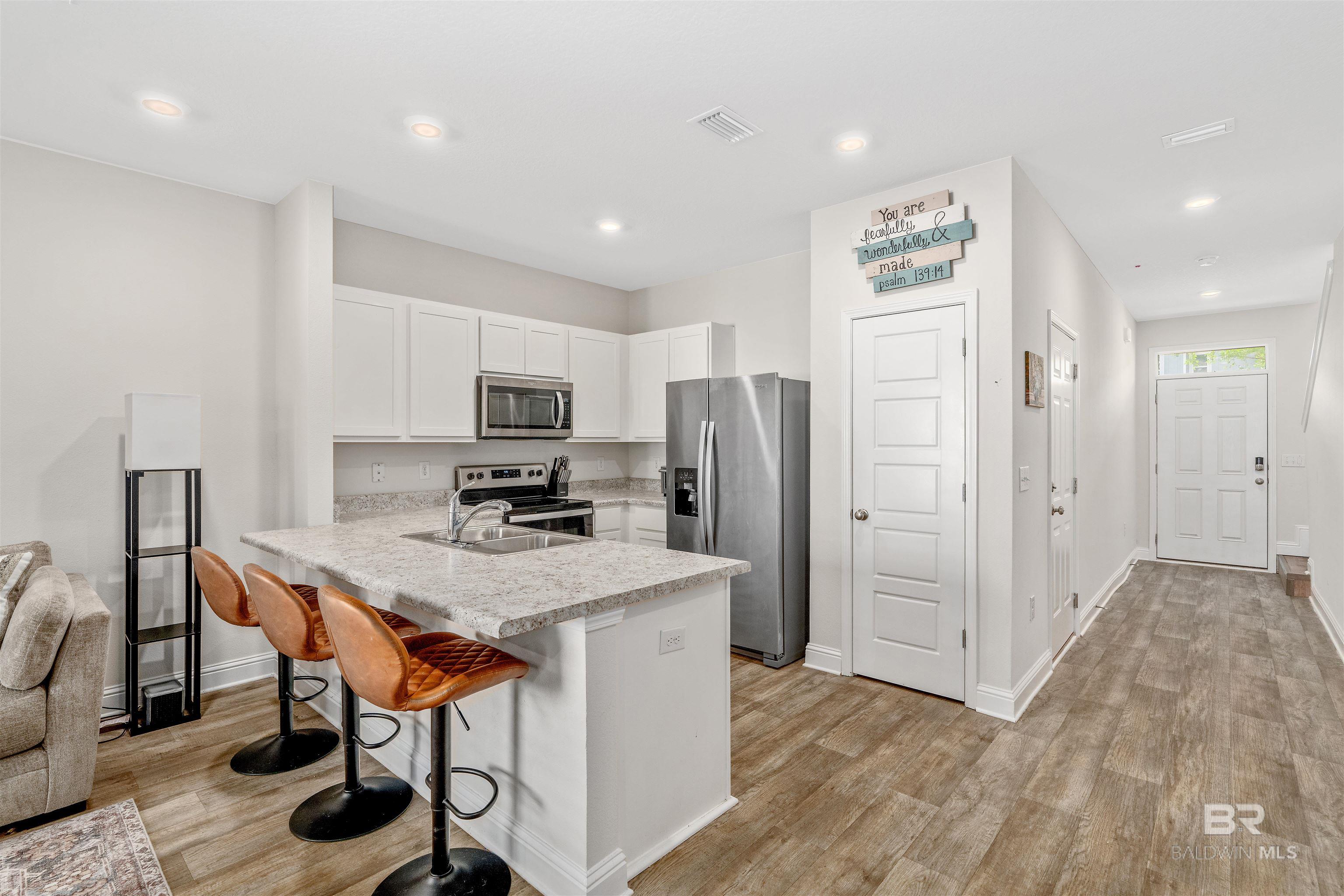 https://zimg.paragon.ice.com/ParagonImages/Property/PG/BCAR/397468/7/0/0/f678228a091b223937e5c07c3799bfac/7/45662cc3846e6f16d8701f0e23b88623/397468-599b3ad1-0ec5-493c-8336-944c4d47e68c.JPG