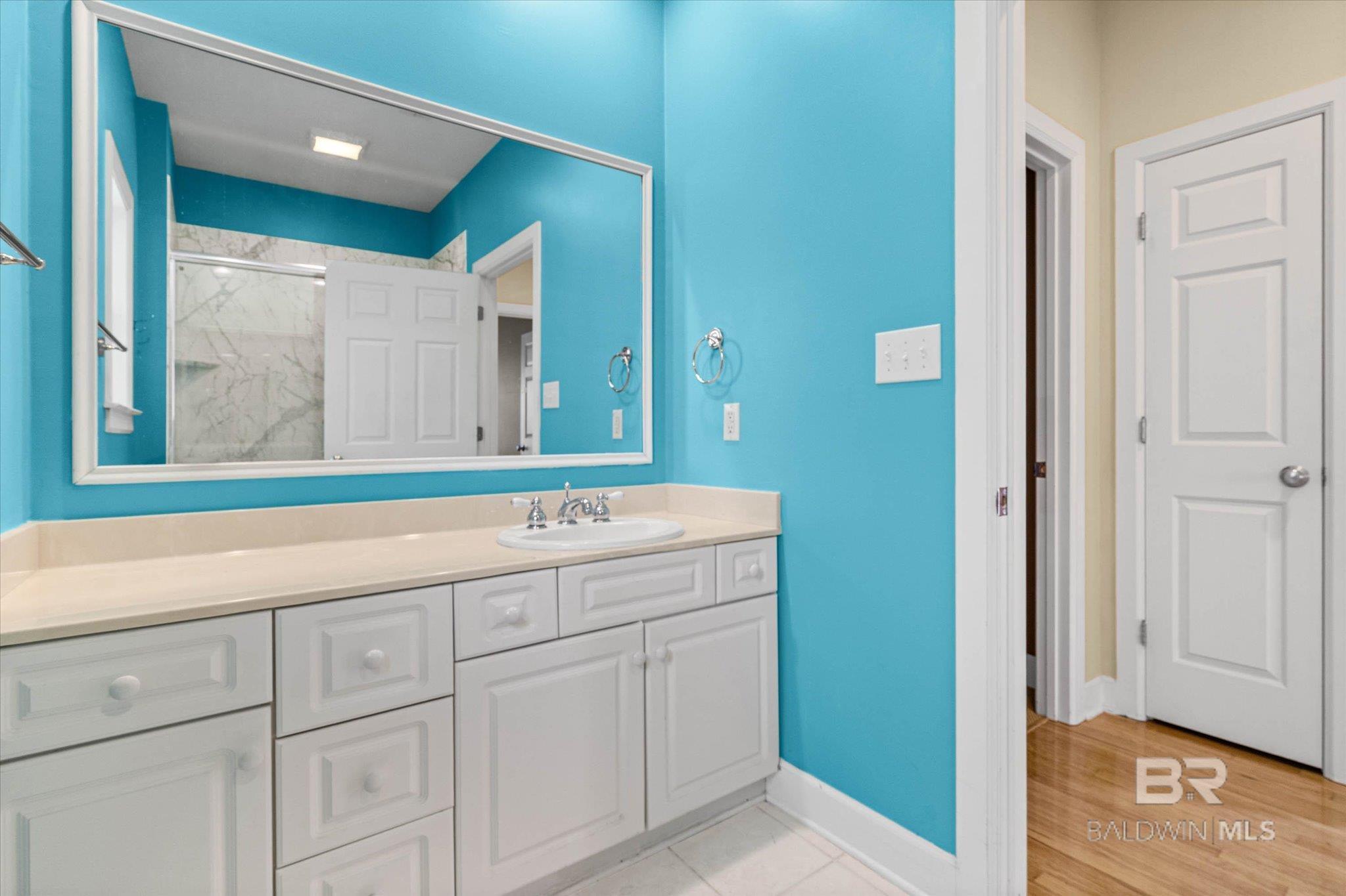 https://zimg.paragon.ice.com/ParagonImages/Property/PG/BCAR/397471/16/0/0/a2029f39bc728a54849b1b29a0c8c16b/7/3e260c3dc8bd22c2b7f9b7f67ae2a54e/397471-f3db7a22-e1df-4caf-8dcf-38fa44bcc921.JPG
