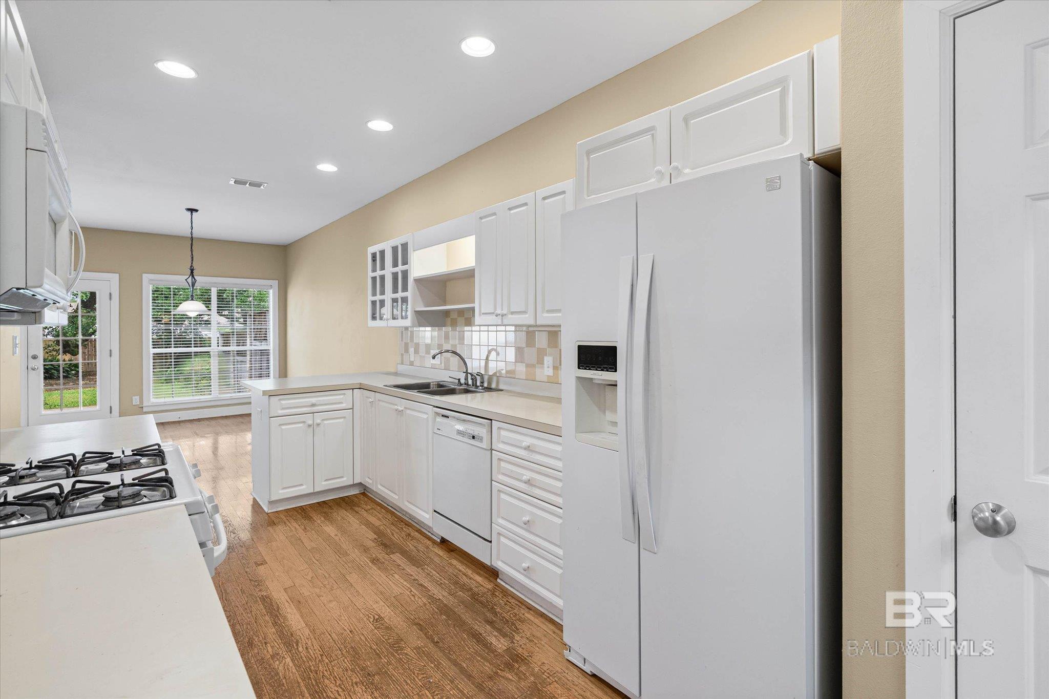https://zimg.paragon.ice.com/ParagonImages/Property/PG/BCAR/397471/8/0/0/fee8c0d15b609ea4a94bc2e5e377623c/7/3e260c3dc8bd22c2b7f9b7f67ae2a54e/397471-90778a9b-667c-4181-aea2-0b10c79bfb70.JPG