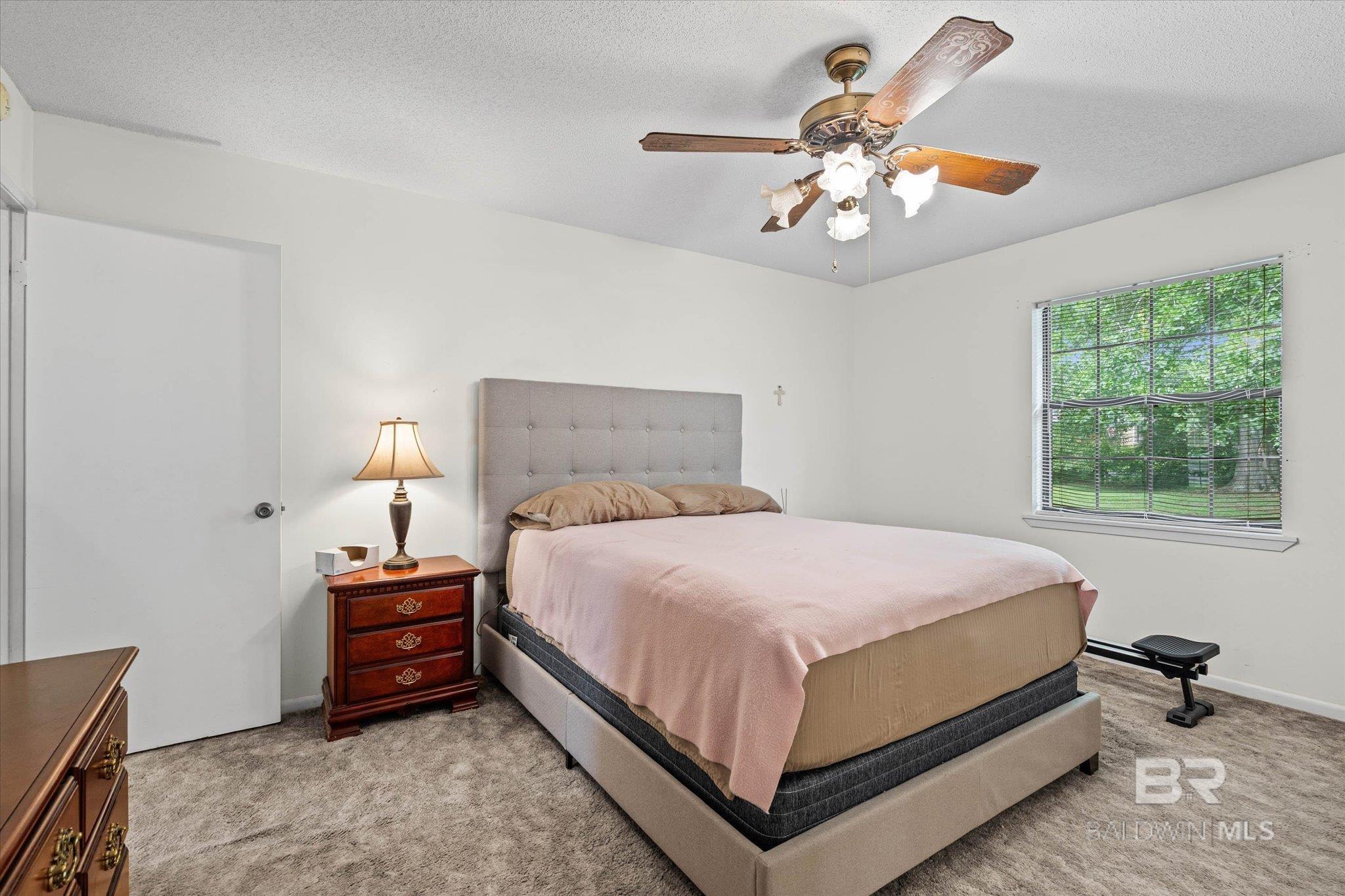https://zimg.paragon.ice.com/ParagonImages/Property/PG/BCAR/397472/9/0/0/1ea2dfbdb4f59c54501f9151bee0f7df/7/3307d4cda1870c506b85c184e84ba093/397472-722fe6ea-cd81-4cf9-8f3b-e14d08f4236d.JPG