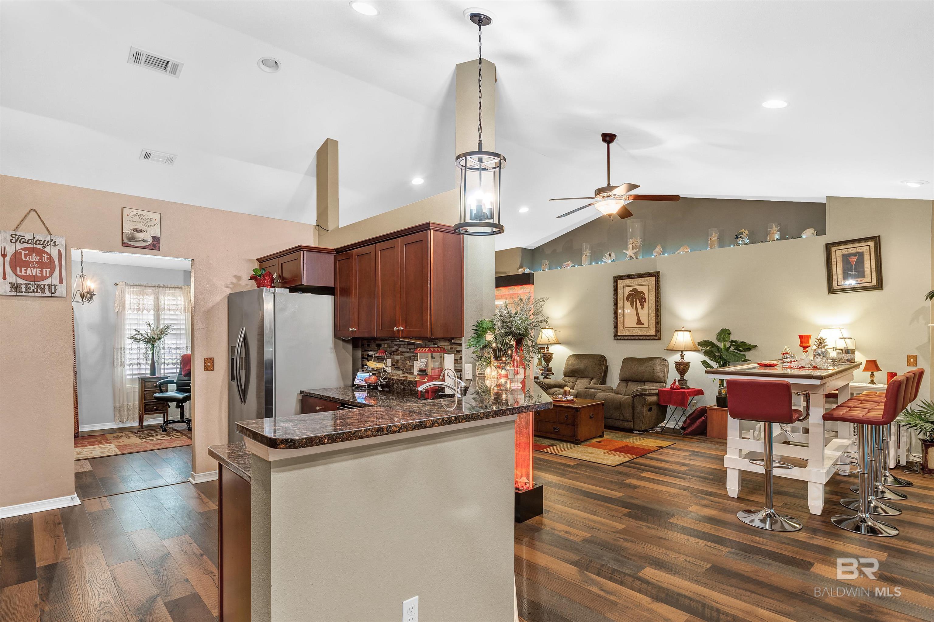 https://zimg.paragon.ice.com/ParagonImages/Property/PG/BCAR/397481/42/0/0/645e0bdb6f58965963f75a17fb66a009/7/72e19a31db36baa1e9dba0def3ac4bd1/397481-CF97120C-EC86-4B7E-9346-97A06353F549.JPG