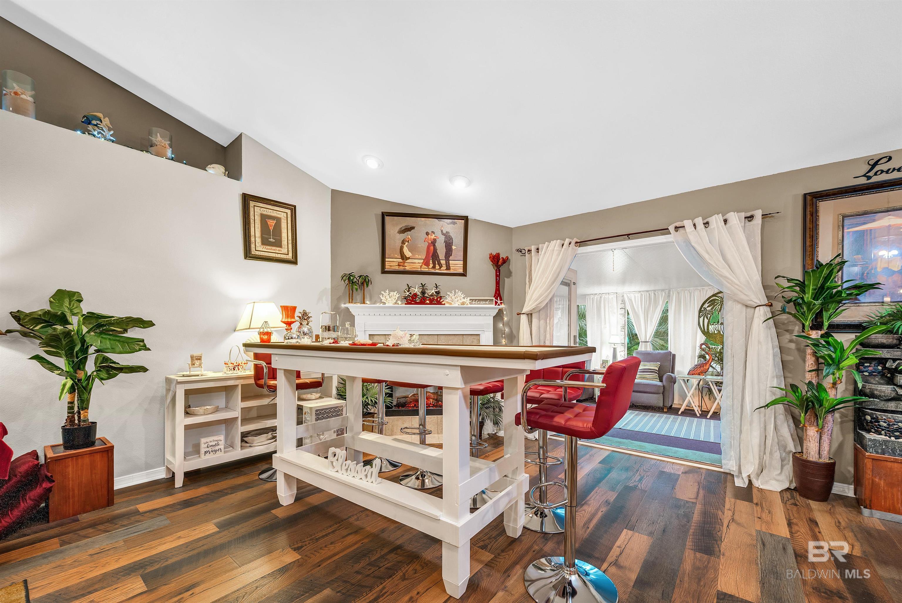 https://zimg.paragon.ice.com/ParagonImages/Property/PG/BCAR/397481/49/0/0/ef9cbf928a3557cef05b50260b737783/7/72e19a31db36baa1e9dba0def3ac4bd1/397481-DA774720-DECB-46BB-8AC0-264CA0AED967.JPG