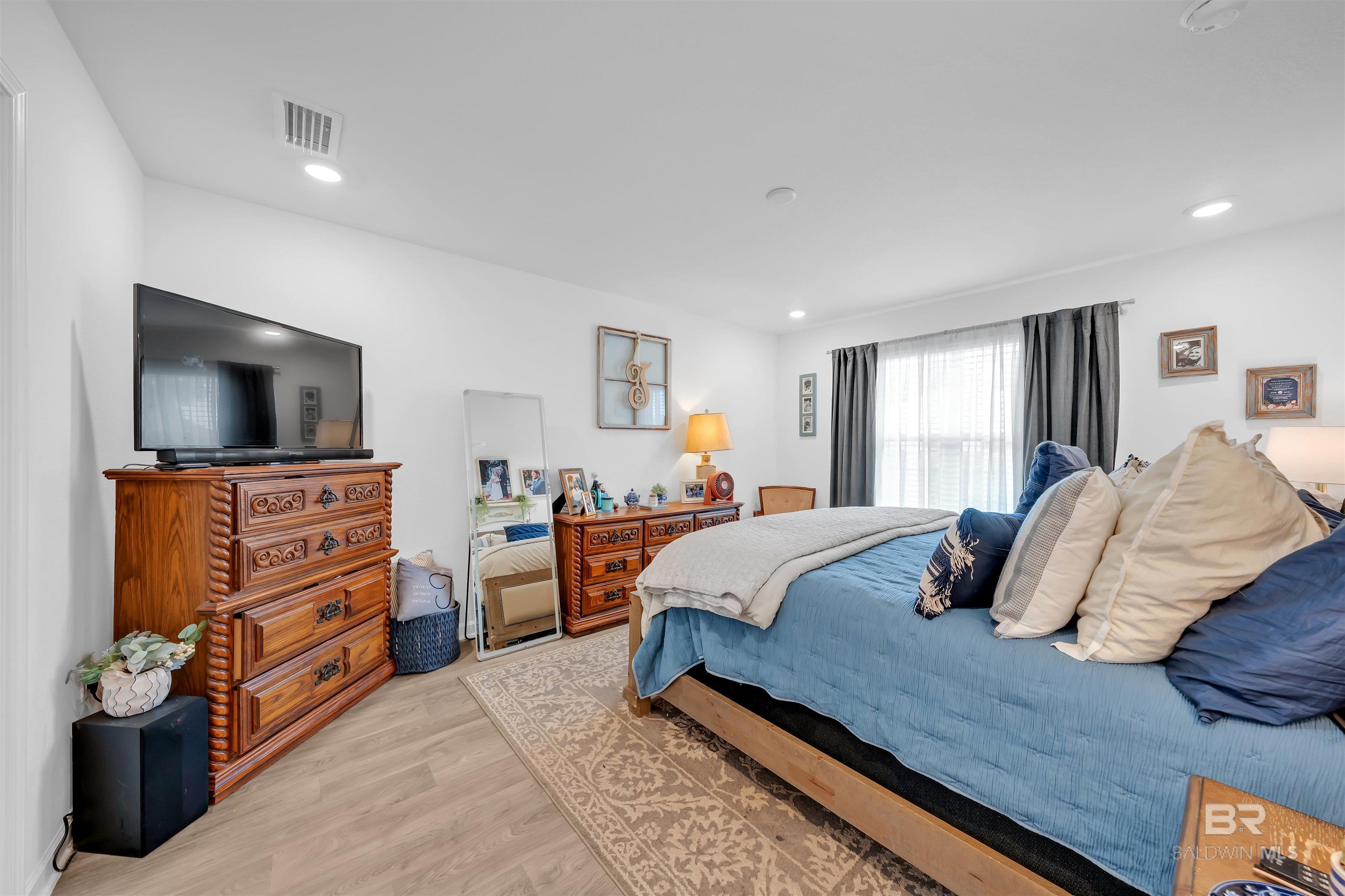 https://zimg.paragon.ice.com/ParagonImages/Property/PG/BCAR/397482/14/0/0/649322b3b605670b764a4a375a6d973e/7/9b5d0f1fb3cd4edc606e09ebeaf31a38/397482-f4334418-776d-4f3a-b665-34755f258889.JPG