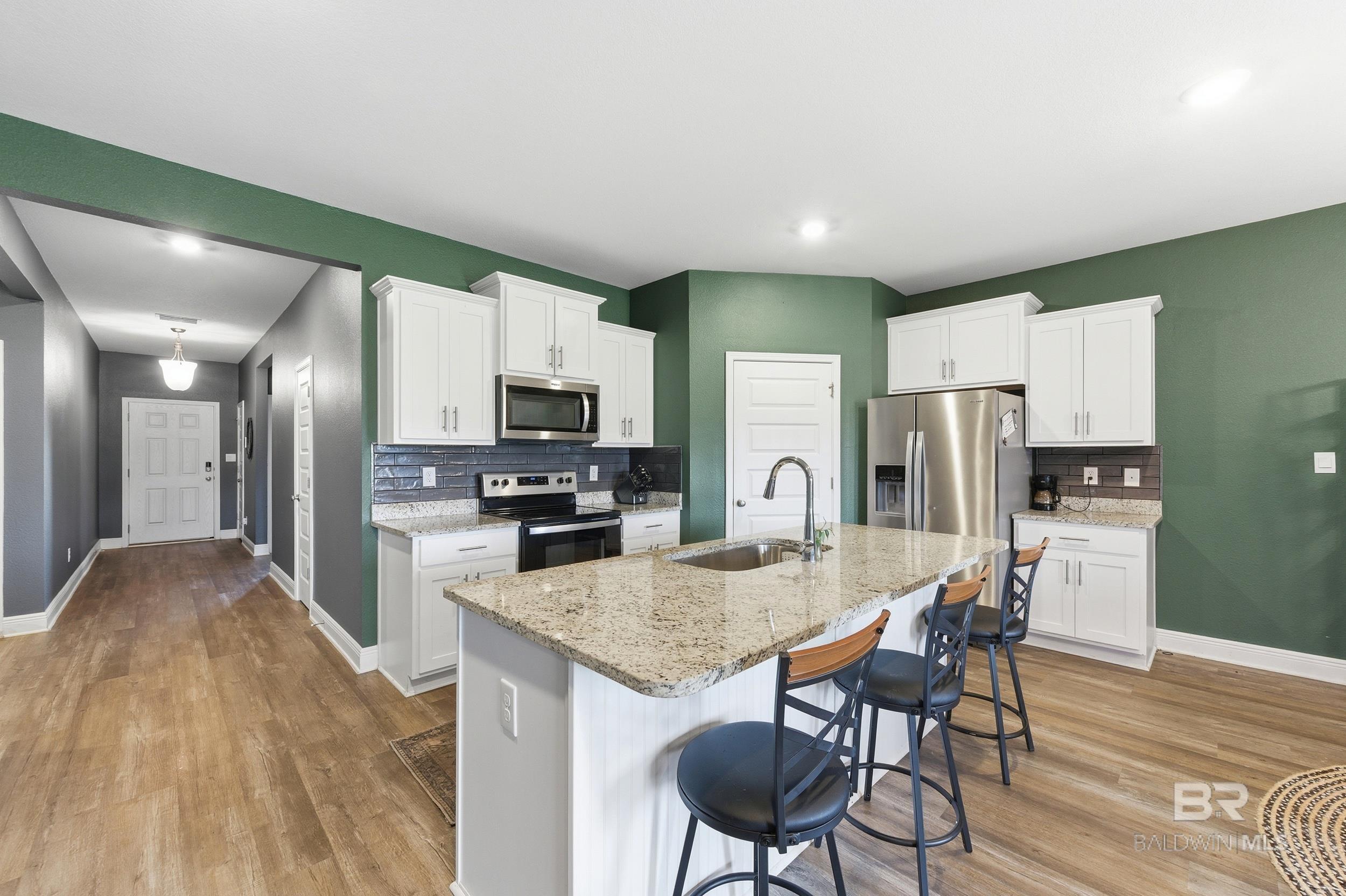 https://zimg.paragon.ice.com/ParagonImages/Property/PG/BCAR/397483/10/0/0/79d751c04900096b460f8ec88af390b5/7/a5e37acb3ccce7d85f402894654dd754/397483-02c4129e-b436-4072-a09f-f83e00a69abe.JPG