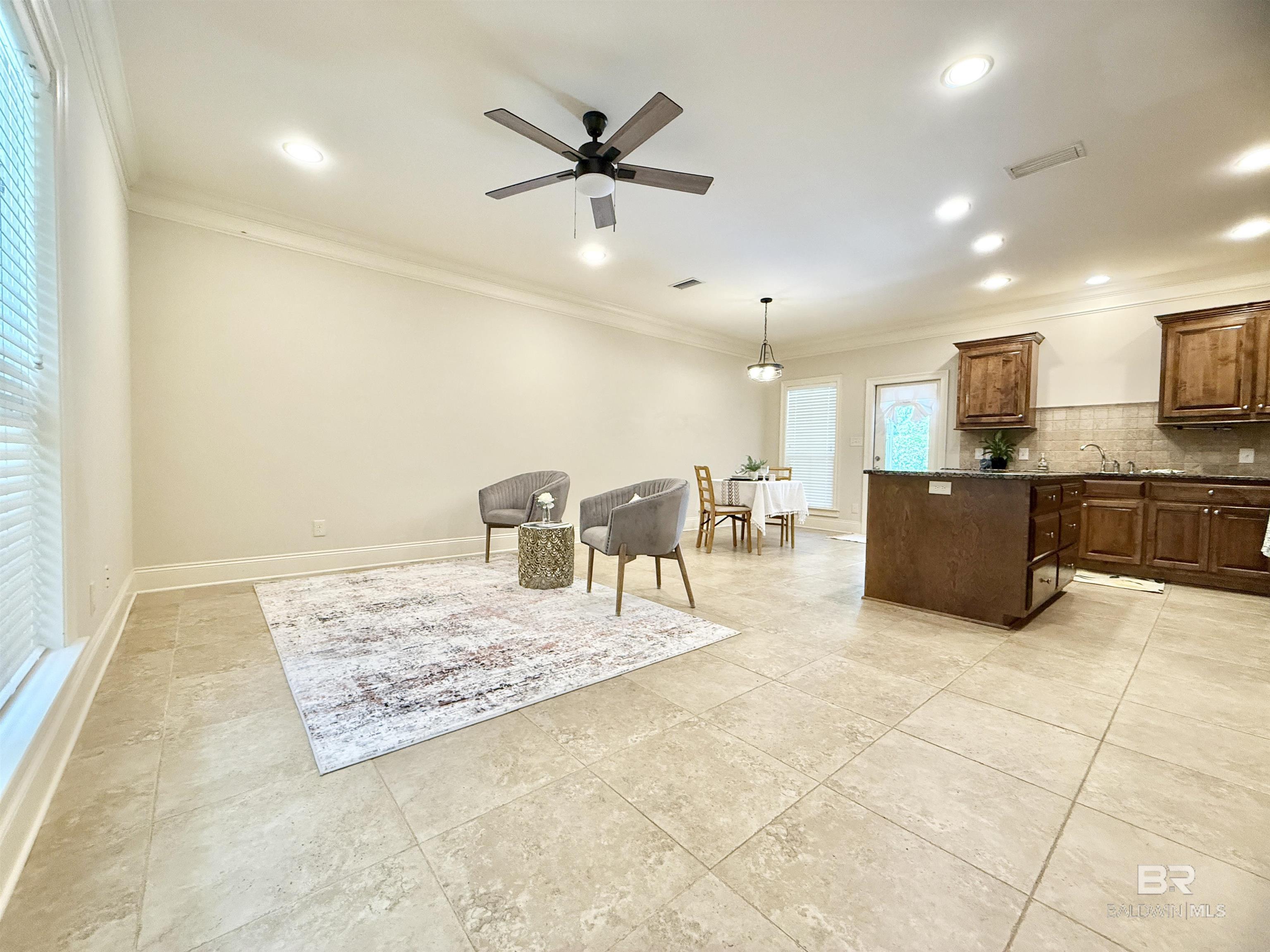 https://zimg.paragon.ice.com/ParagonImages/Property/PG/BCAR/397484/3/0/0/14a0b79434a3996ad9df34df9d4b3292/7/45e8f397a0602669cf89be1df182a7cb/397484-aecbe189-d336-4d76-ae7e-c01e2c43ee1e.JPG