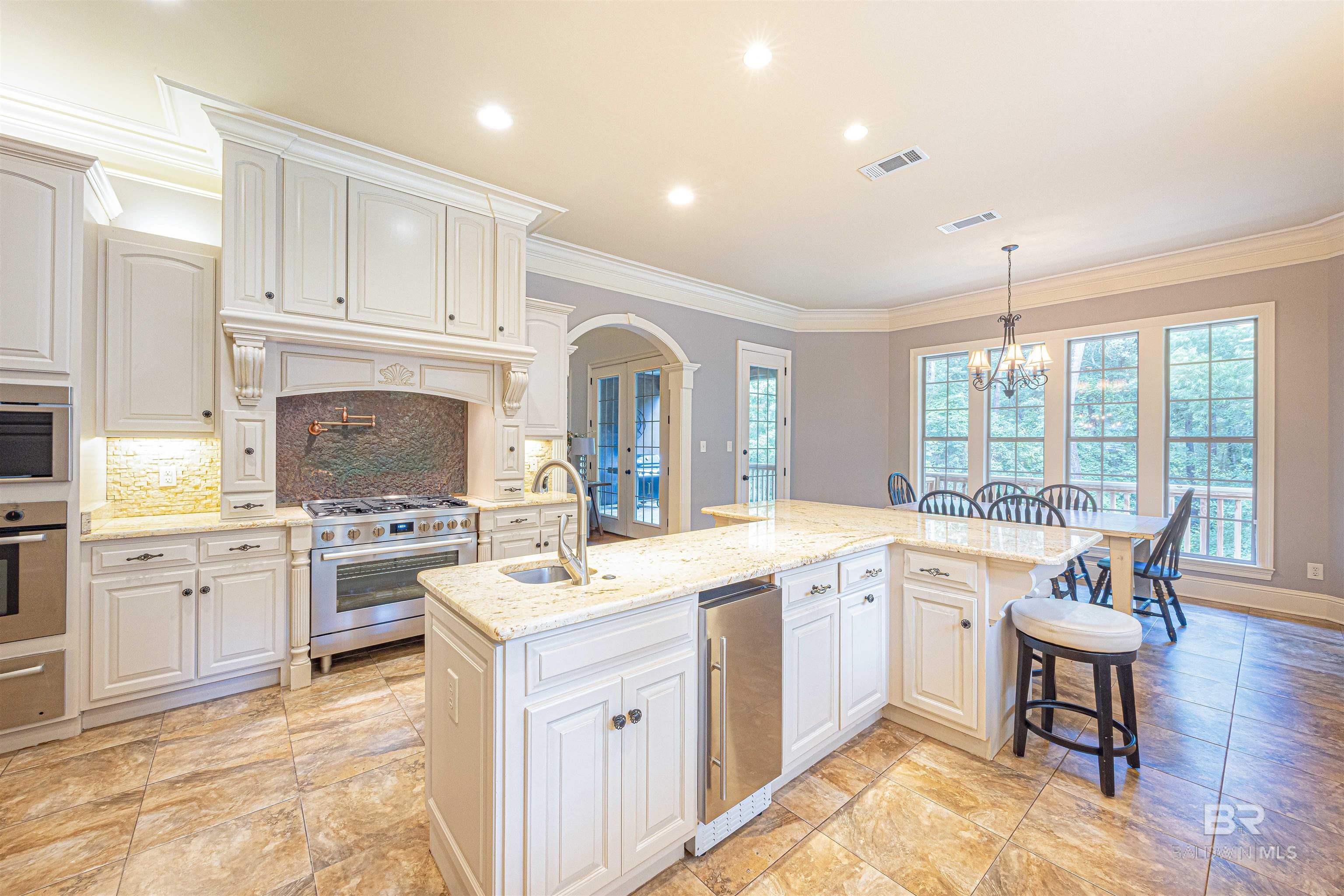 https://zimg.paragon.ice.com/ParagonImages/Property/PG/BCAR/397488/14/0/0/d5df8845fdc482aa18c994161ae12802/7/c899a3950c986e779526d29484f8f4ad/397488-ba26ea73-d835-40a4-94ba-fcbd69a3e3fa.JPG
