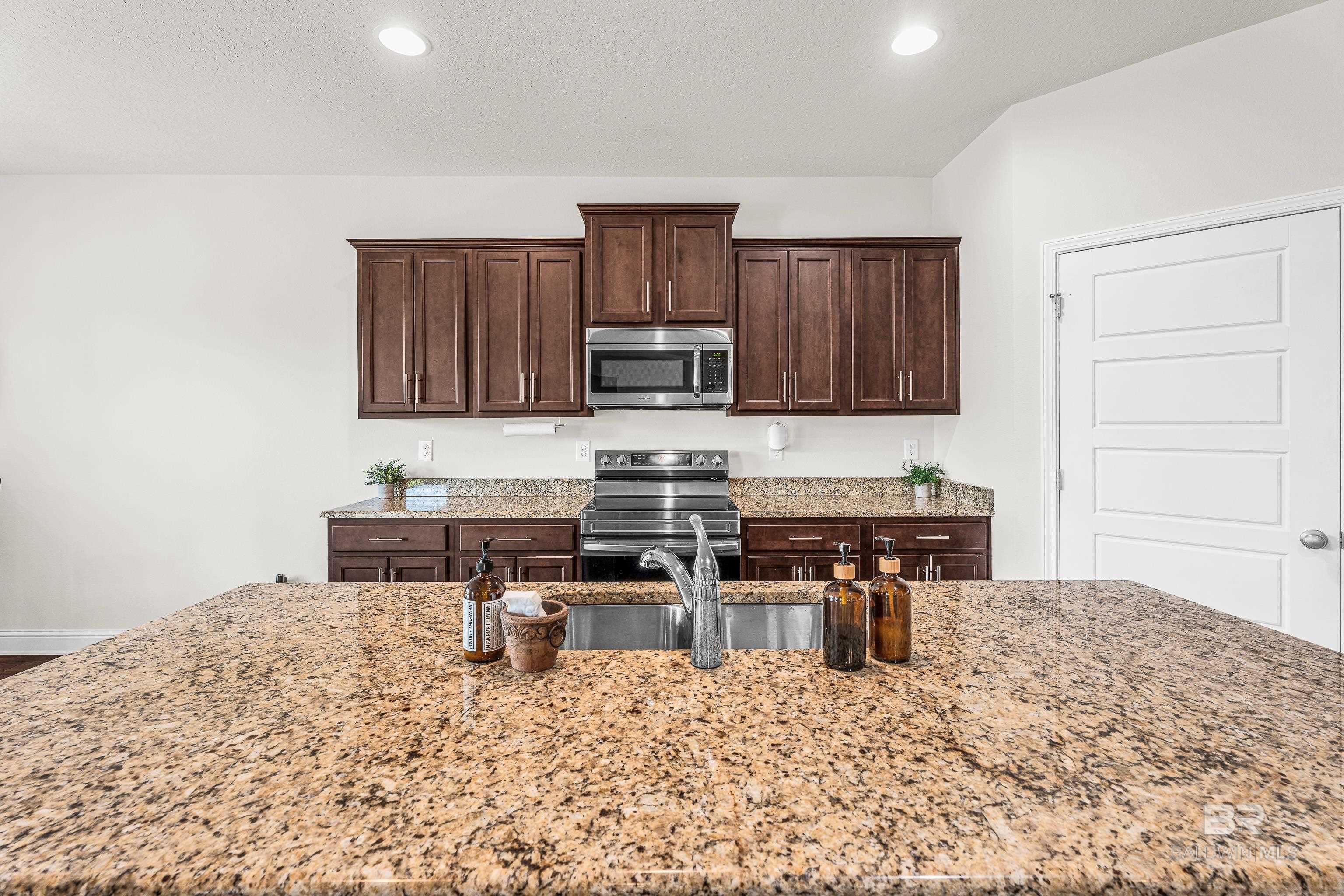 https://zimg.paragon.ice.com/ParagonImages/Property/PG/BCAR/397491/16/0/0/c3229a1d74824ab603118502ad1da44e/7/9448b2ba093e096d4f62e058e69aad59/397491-4a5ff2cd-ec19-4fe5-ac38-ea1438947411.JPG