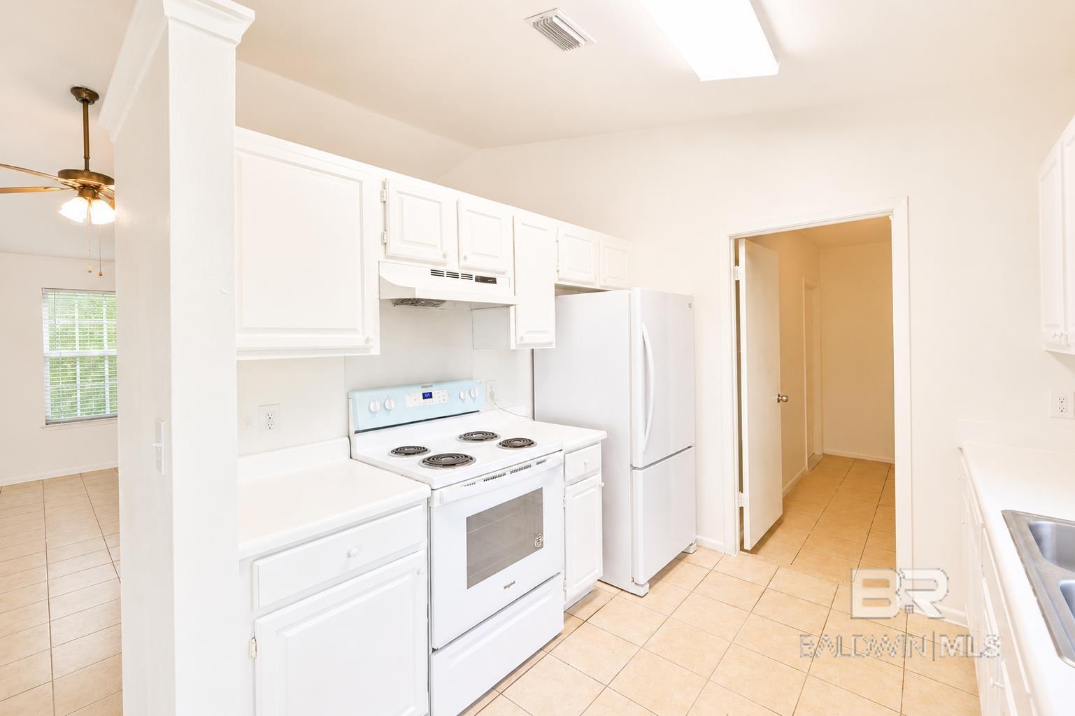 https://zimg.paragon.ice.com/ParagonImages/Property/PG/BCAR/397493/12/0/0/a61641323f50170323495cc591c054ca/7/9ea23167ca74776428c6d4bcba335307/397493-71caa360-4834-4e79-9c43-5cc76f7b4a49.JPG