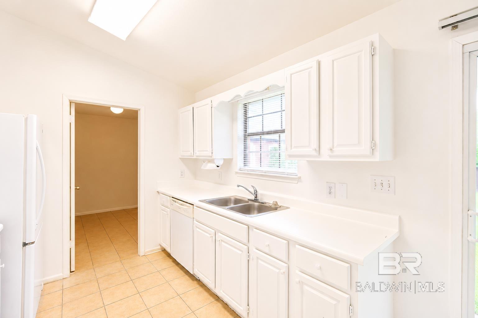 https://zimg.paragon.ice.com/ParagonImages/Property/PG/BCAR/397493/13/0/0/4efd7e8fd3ad0db703d70e56856fa984/7/9ea23167ca74776428c6d4bcba335307/397493-563bdd18-28ff-416a-b831-8f0c2a10b10d.JPG