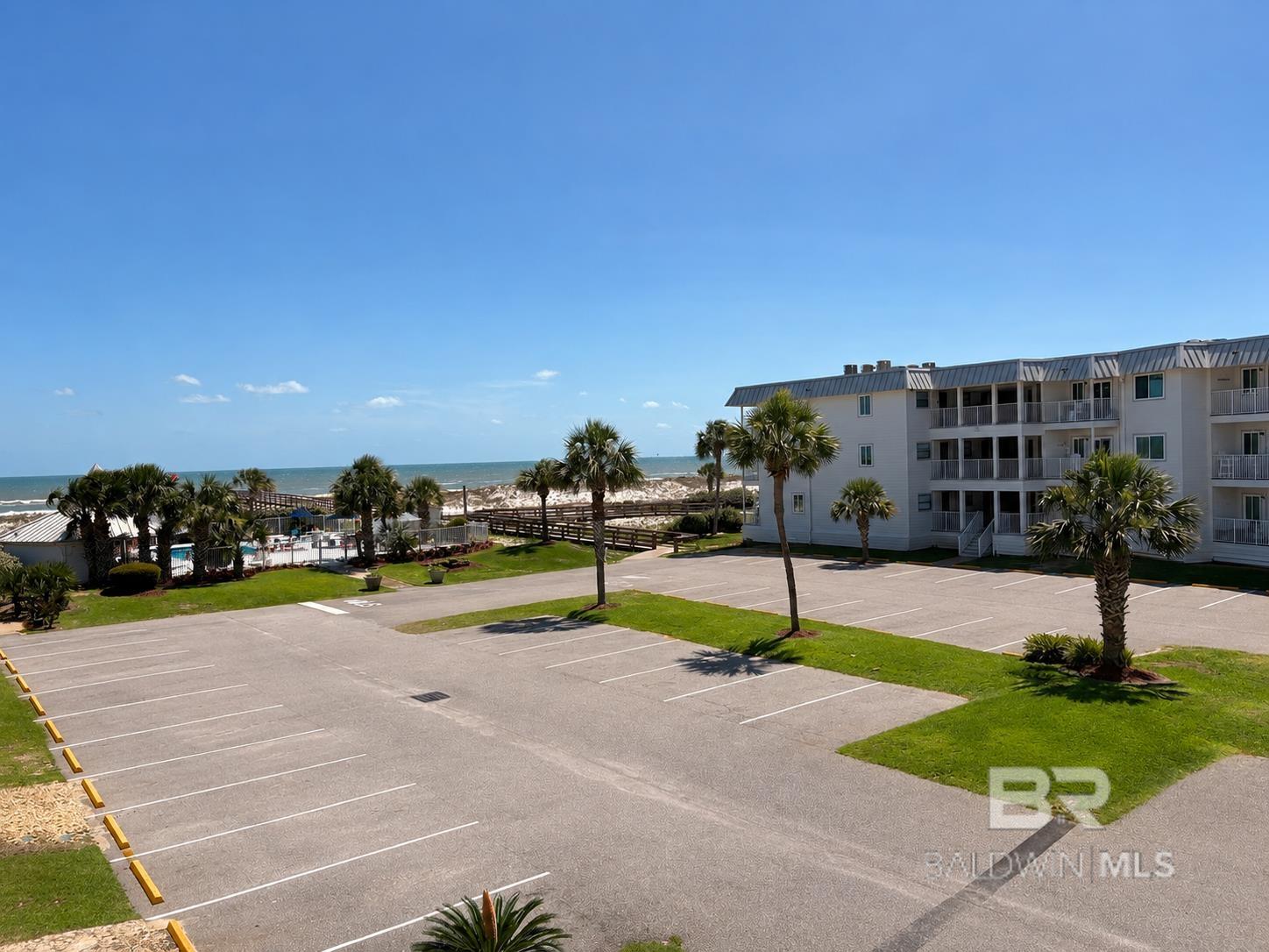 https://zimg.paragon.ice.com/ParagonImages/Property/PG/BCAR/397533/13/0/0/b9c14897ad1625fe6e729ec8baeb6eb4/7/1484bb9b6efeb98ba93bb34a13e9a50a/397533-a9a3e90e-2440-4aef-83c4-d5faf196f8ca.JPG