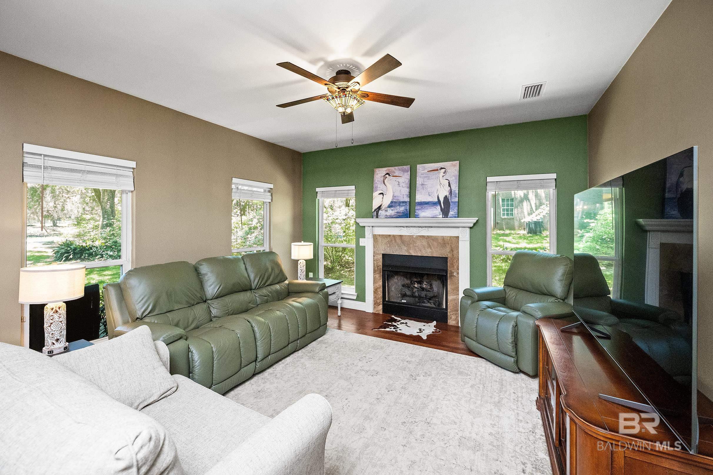 https://zimg.paragon.ice.com/ParagonImages/Property/PG/BCAR/397537/3/0/0/c9e839582405e01b72a4b7012172d5d5/7/6cbf15fddce696883a3237b87b8e3607/397537-782fe437-f830-4812-8faf-5b27c1512453.JPG