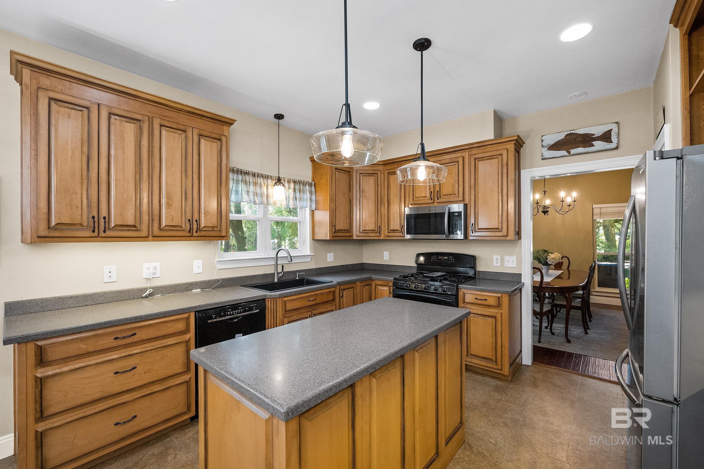 https://zimg.paragon.ice.com/ParagonImages/Property/PG/BCAR/397537/4/0/0/0f29b6988176c305600d3074805ae4b7/7/6cbf15fddce696883a3237b87b8e3607/397537-8c53e3f6-ea6d-4b07-9235-e3847f783e88.JPG