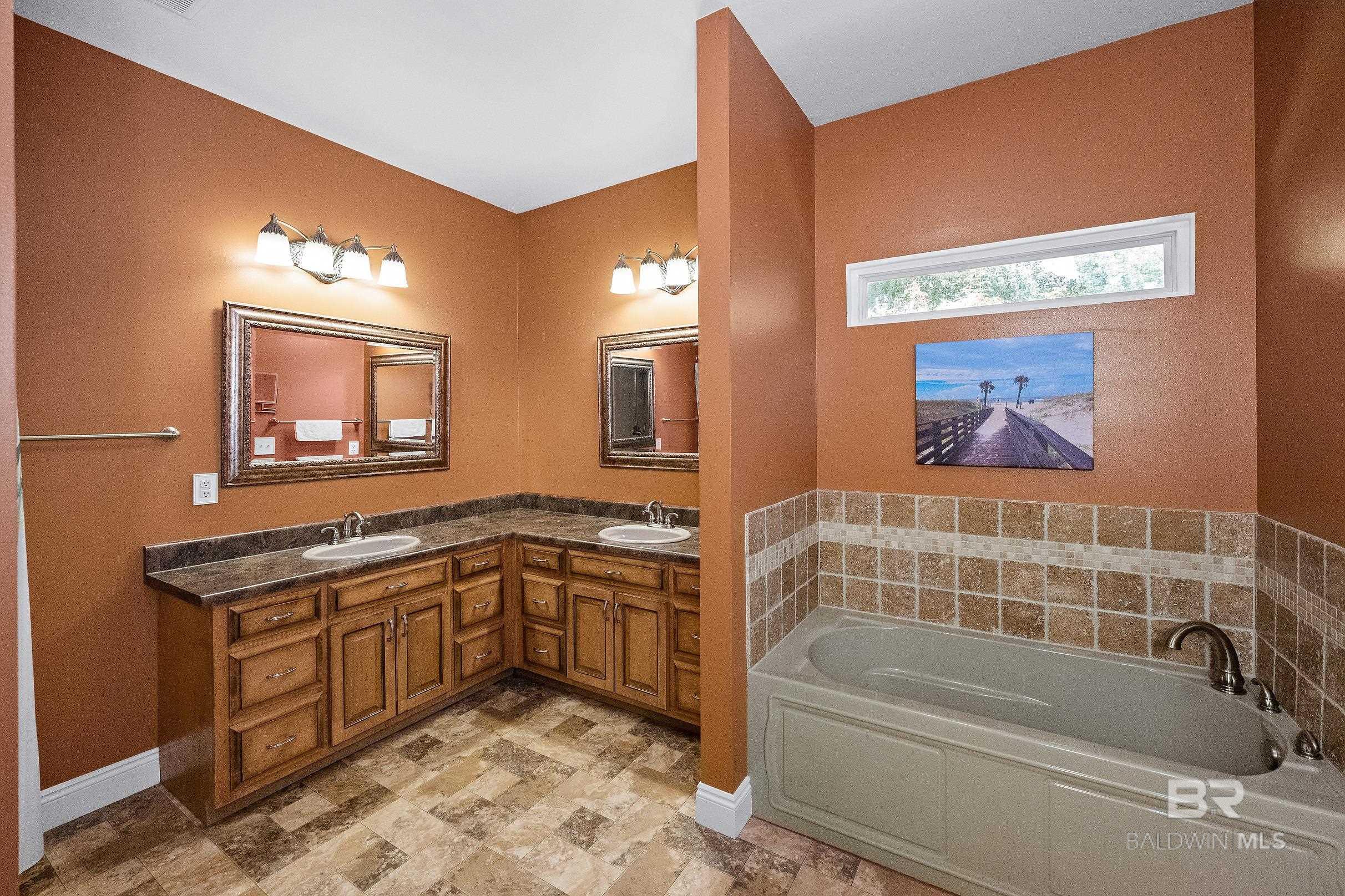 https://zimg.paragon.ice.com/ParagonImages/Property/PG/BCAR/397537/7/0/0/92e524f2173ca153d9abb56ba27aa554/7/6cbf15fddce696883a3237b87b8e3607/397537-3b3e0fe0-071d-4bb2-82ea-6b052defbcf1.JPG
