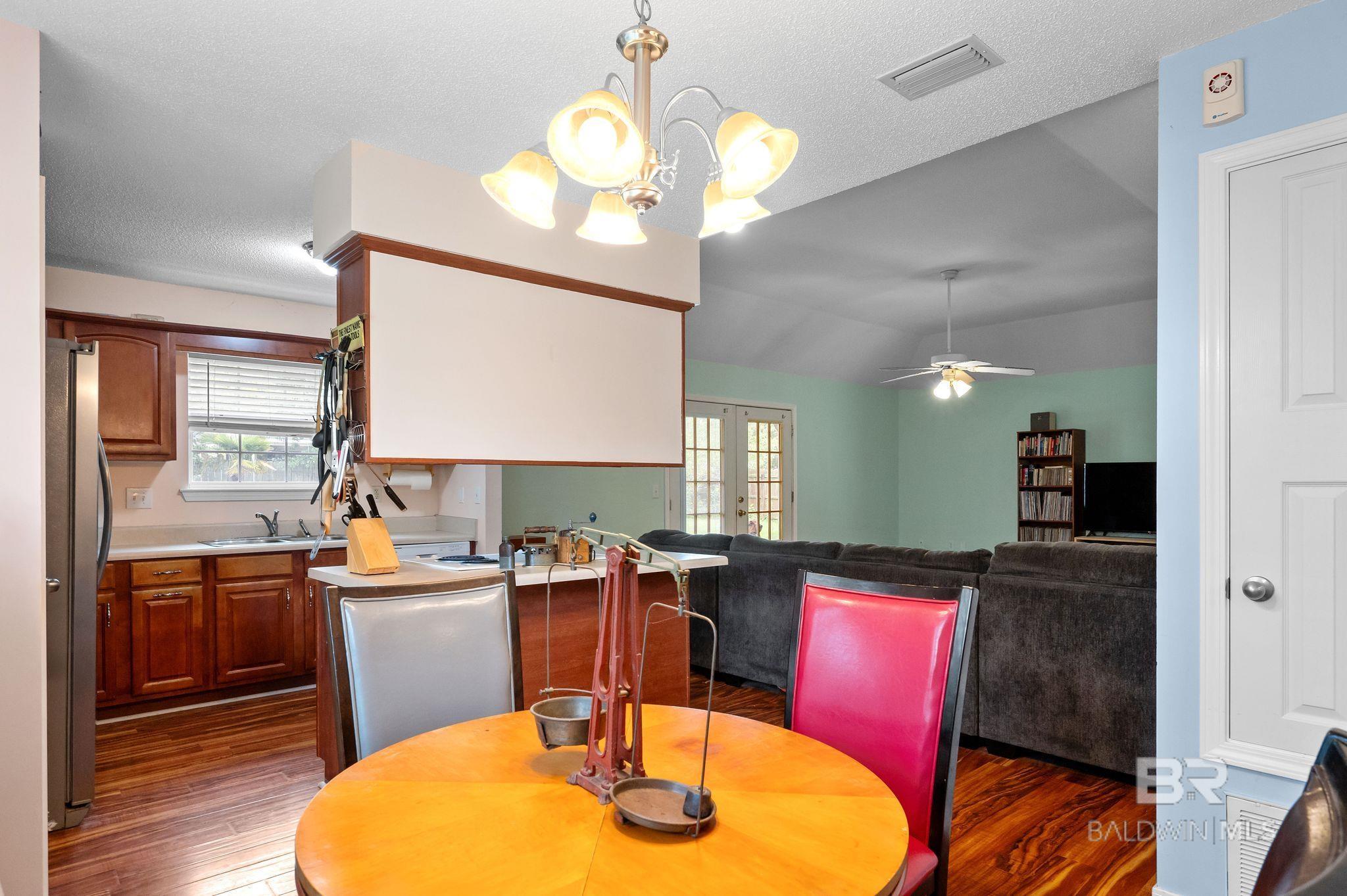 https://zimg.paragon.ice.com/ParagonImages/Property/PG/BCAR/397539/11/0/0/f1116a889bef1d7f171ec9c93fc1101f/7/c8e7b14678bac27cb0fae7a55e9b8ae8/397539-c137b549-a496-463b-be17-2c5c18b5c323.JPG