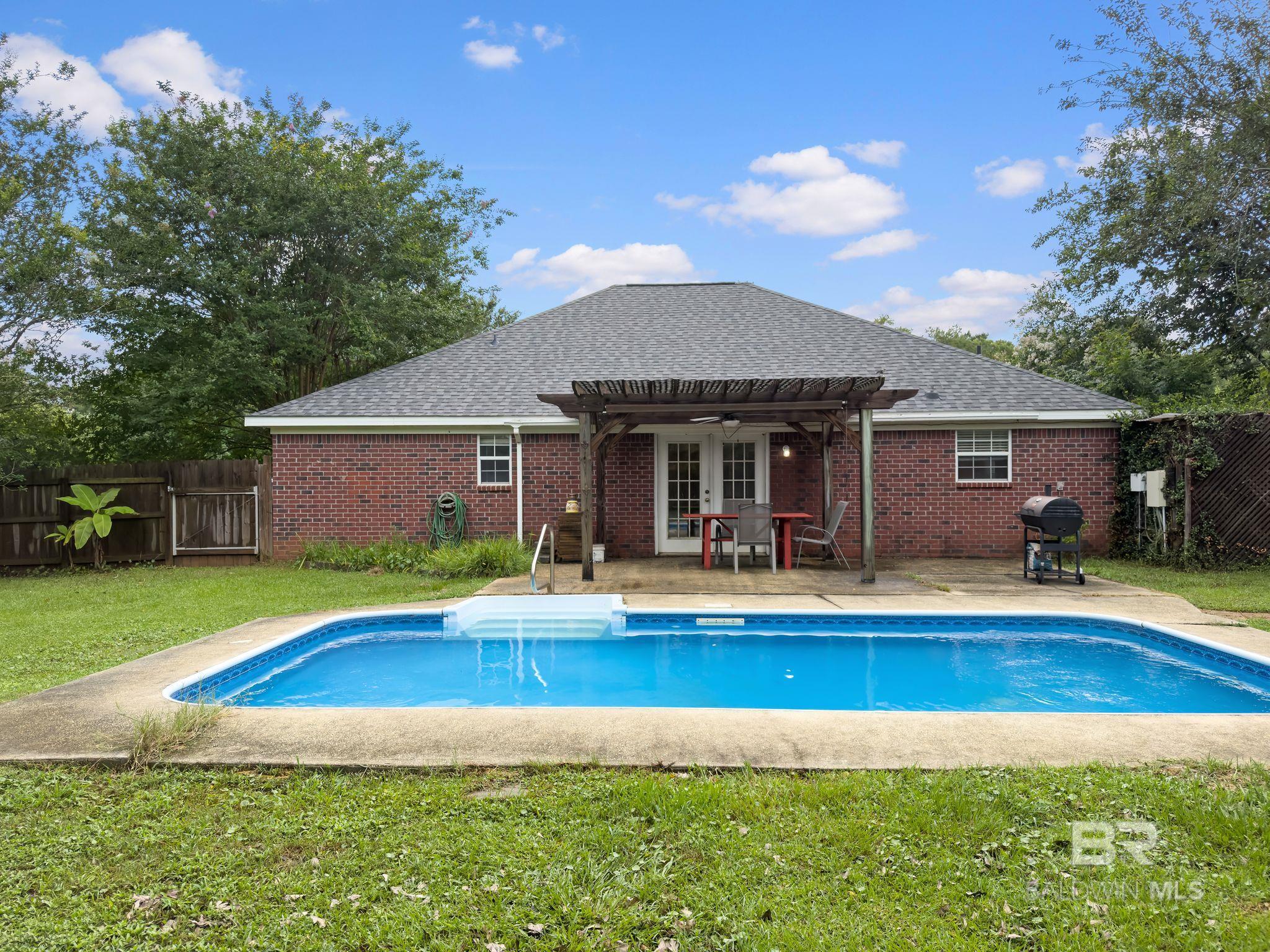 https://zimg.paragon.ice.com/ParagonImages/Property/PG/BCAR/397539/32/0/0/fc28fd587f8bcf0225d2cc2912f3c6eb/7/c8e7b14678bac27cb0fae7a55e9b8ae8/397539-d7572ff9-4276-44c9-bc00-ad068c28d471.JPG