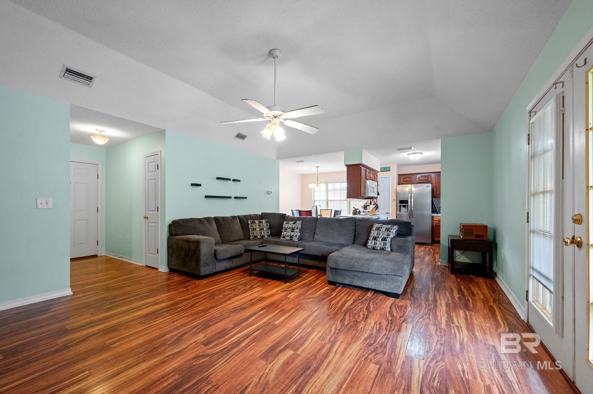 https://zimg.paragon.ice.com/ParagonImages/Property/PG/BCAR/397539/6/0/0/ad8aa3a775a9ace6e76060bb04f6ce02/7/c8e7b14678bac27cb0fae7a55e9b8ae8/397539-de9cd3ee-a079-4d40-b003-9f9502eeac0d.JPG
