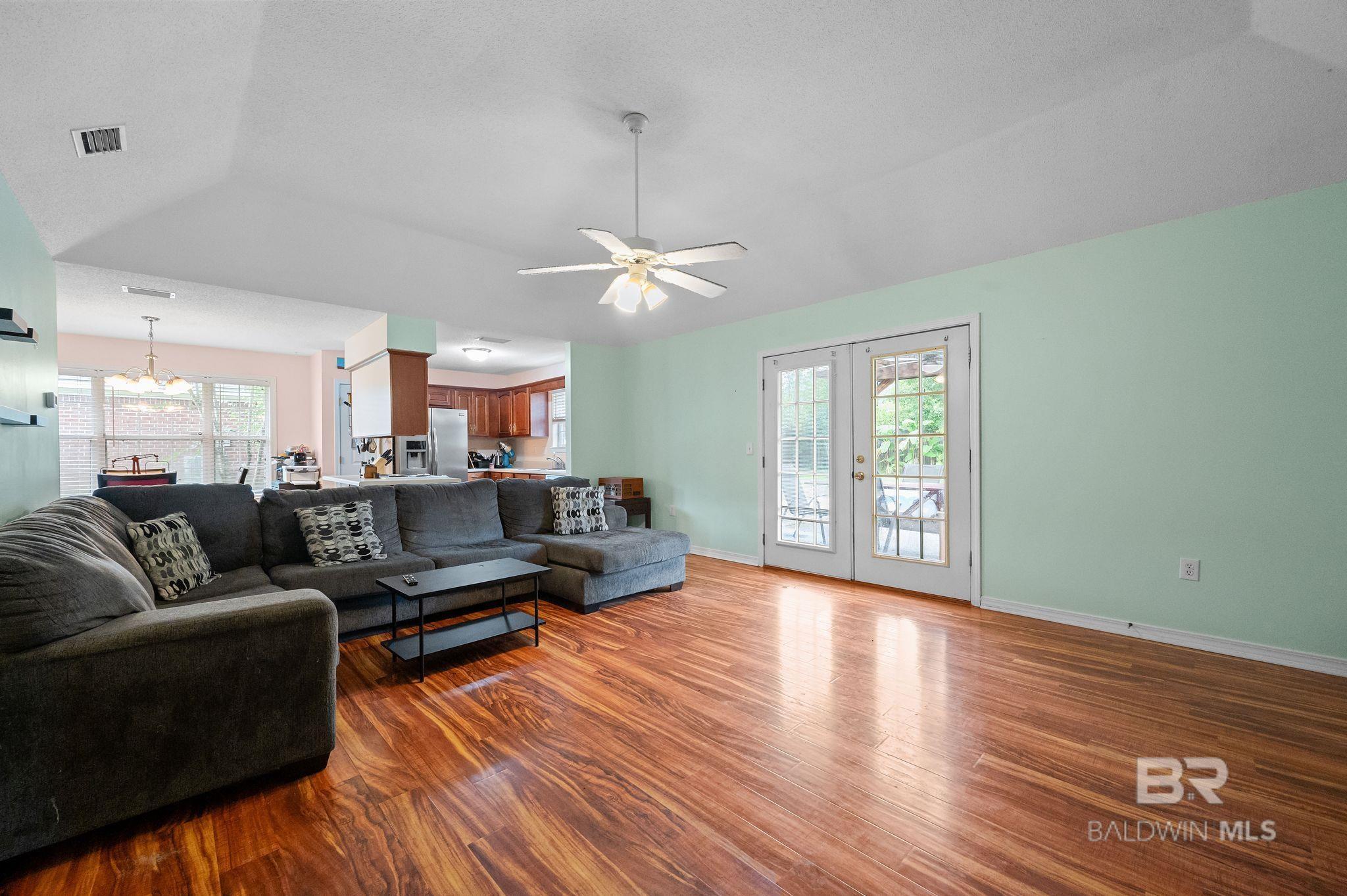https://zimg.paragon.ice.com/ParagonImages/Property/PG/BCAR/397539/7/0/0/337ff38af012c67da99f48dcf52ce192/7/c8e7b14678bac27cb0fae7a55e9b8ae8/397539-adfb42ed-2312-431a-b36a-923e534ea20a.JPG