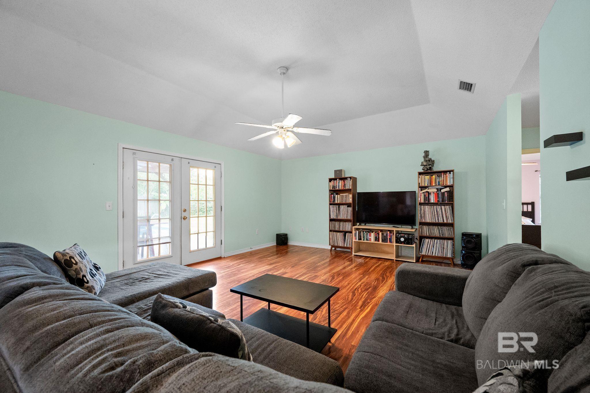 https://zimg.paragon.ice.com/ParagonImages/Property/PG/BCAR/397539/8/0/0/d848aa6972d7dfd858d9db2736f3979b/7/c8e7b14678bac27cb0fae7a55e9b8ae8/397539-587d98a1-9673-43b9-bfba-1842333671ca.JPG