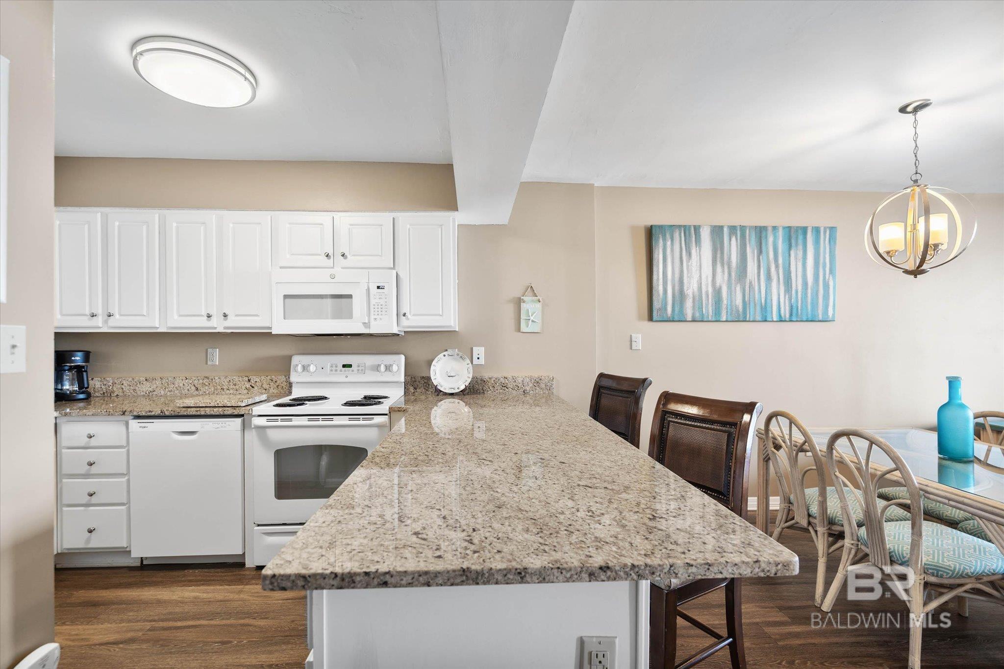 https://zimg.paragon.ice.com/ParagonImages/Property/PG/BCAR/397551/5/0/0/056d2c7ef23098408300cbbdc950cc9b/7/68829f13a30459b3154da1dc96a4423a/397551-4c5e5ea5-a6d1-49ad-9243-7d9569e61c75.JPG