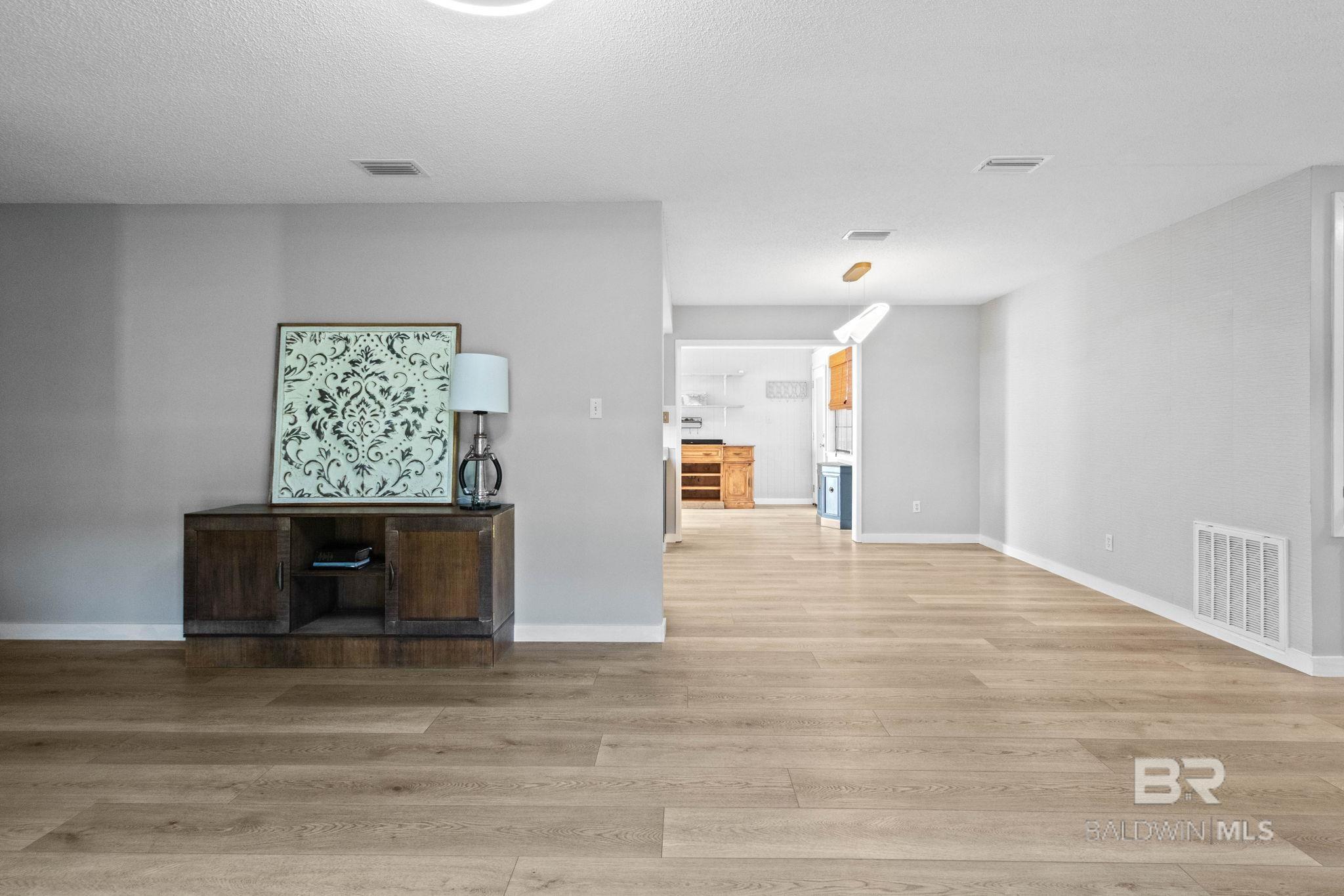 https://zimg.paragon.ice.com/ParagonImages/Property/PG/BCAR/397552/7/0/0/3e7cc3896206fb0093d5da41c957a13e/7/12023cc5ca67835faf5ef7963490b602/397552-350763c1-4aa1-4f6a-91b1-e3068664e164.JPG
