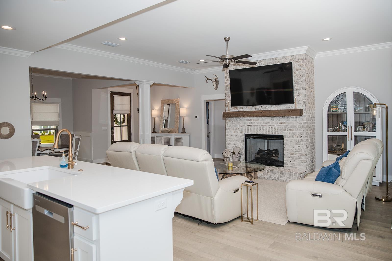 https://zimg.paragon.ice.com/ParagonImages/Property/PG/BCAR/397571/14/0/0/e852d8db376ec82f5677cbc6ac824128/7/812cbe01f7dc6106b61e2bdb2ddbfbfd/397571-3be3936f-b5b1-4e5b-898b-88d754e4a101.JPG
