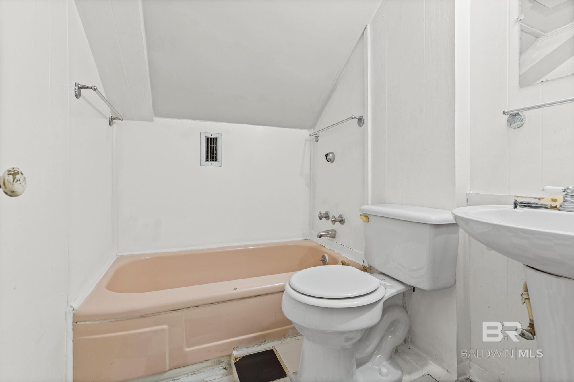 https://zimg.paragon.ice.com/ParagonImages/Property/PG/BCAR/397591/16/0/0/8c0f96c47b6f8a6d81ac01d9ecd8c550/7/a511a5a50a24208f701bca79f6be9cfa/397591-517a99e7-18e3-4f2b-8422-6ba9c80f5dd7.JPG