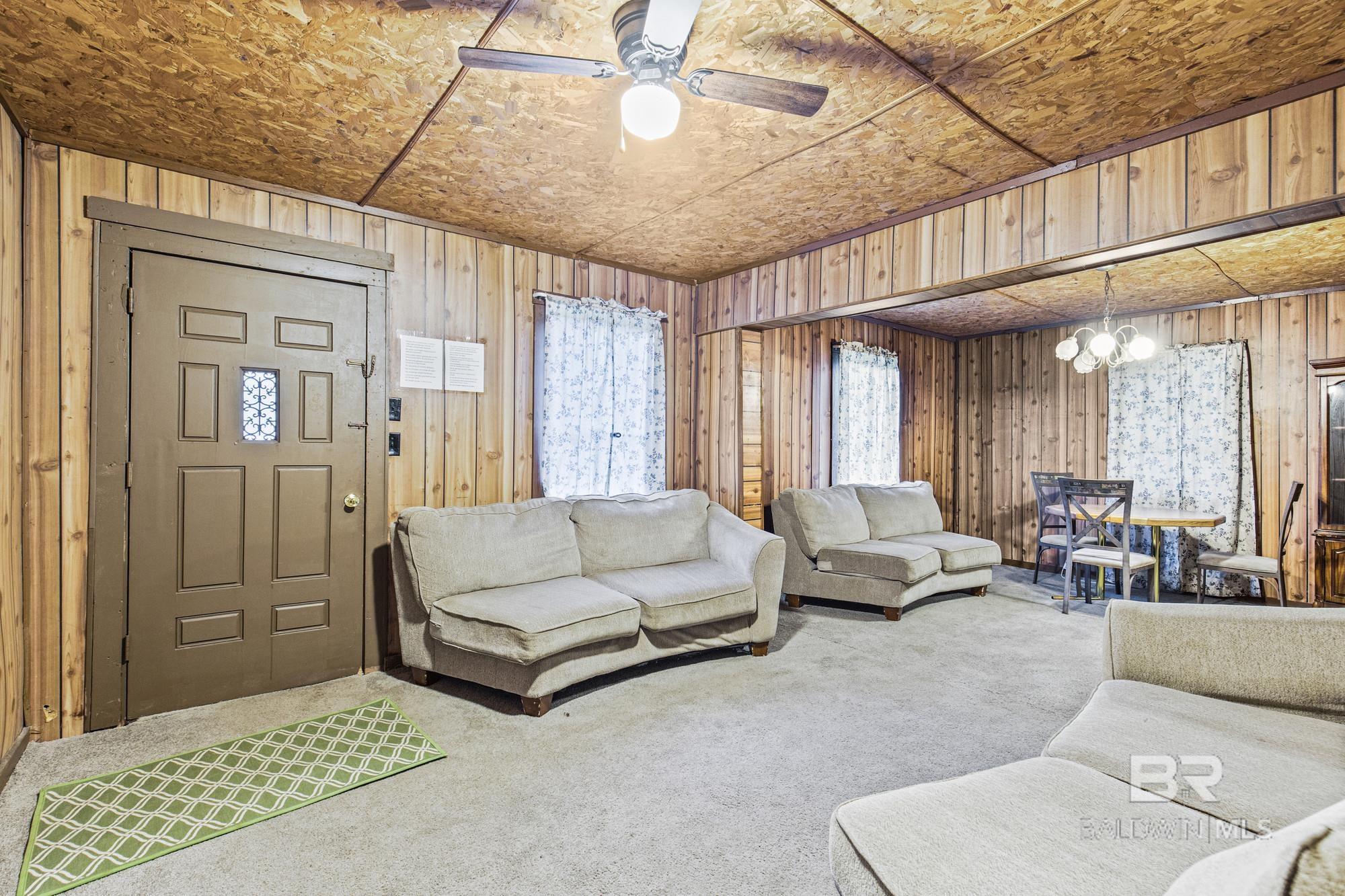https://zimg.paragon.ice.com/ParagonImages/Property/PG/BCAR/397604/5/0/0/68419500becd709bdebdd7acb82363af/7/0a3a480815bcf6681886608ee9656946/397604-53988cb0-ab44-4d34-94f4-fa97671b29e9.JPG
