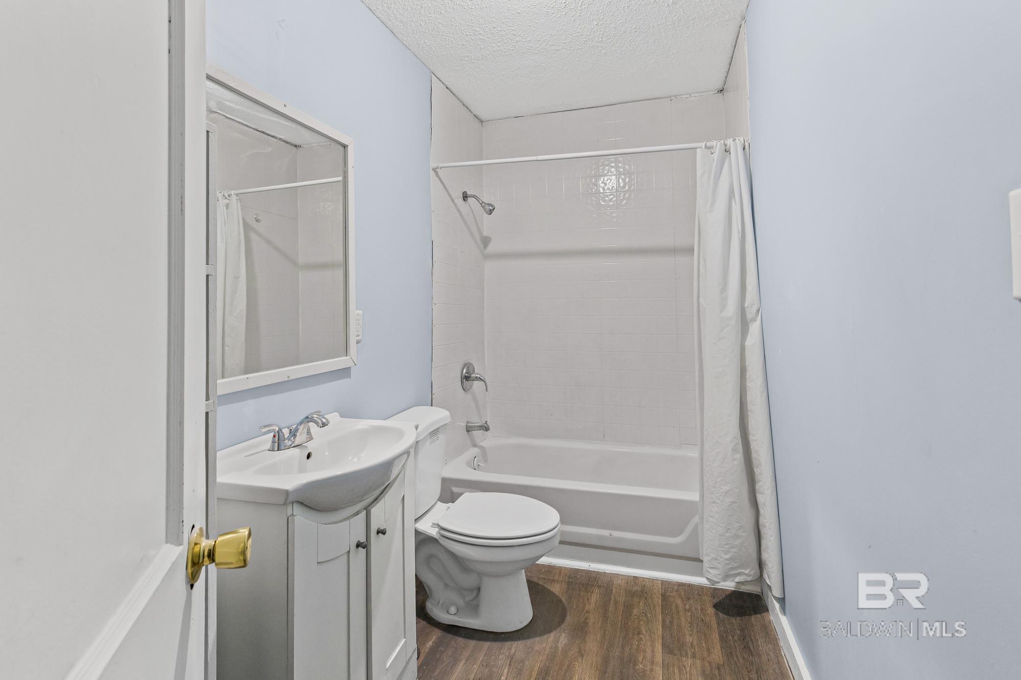 https://zimg.paragon.ice.com/ParagonImages/Property/PG/BCAR/397604/9/0/0/b9cbbdd5b037e33236a4c95f136dbc88/7/0a3a480815bcf6681886608ee9656946/397604-d9aae923-a278-4dee-9a32-56354014499b.JPG