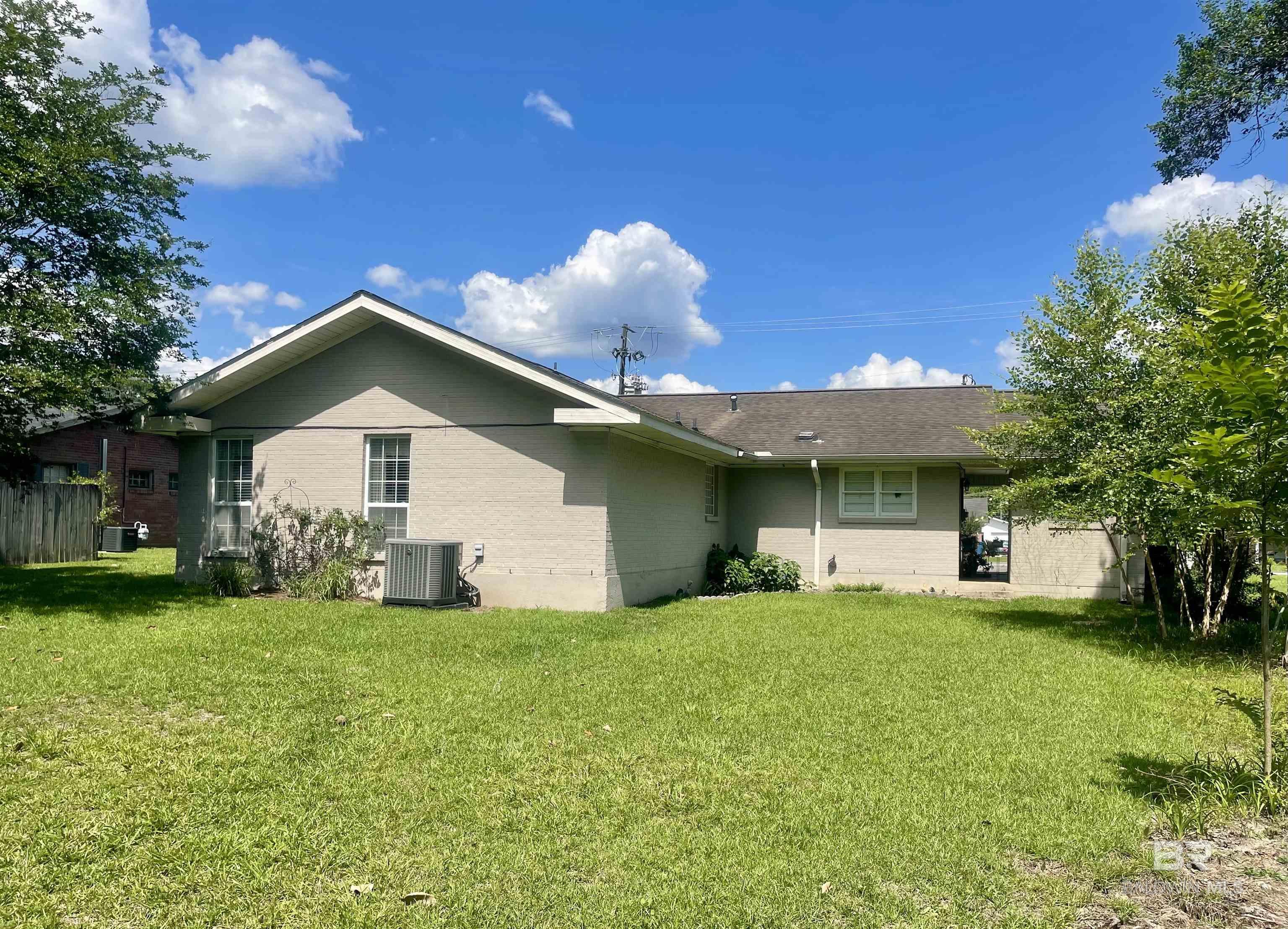 https://zimg.paragon.ice.com/ParagonImages/Property/PG/BCAR/397608/44/0/0/d63363874eb136bb4e87fa48365aac26/7/56a28dc33eb4c4a80e817aa770944716/397608-3ffcf4d1-48cf-426b-81bb-17346d910e14.JPG