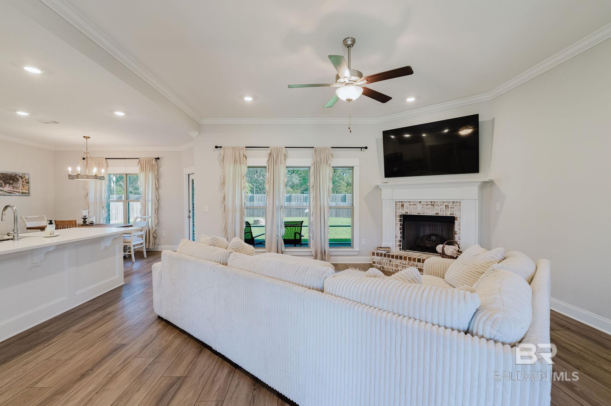 https://zimg.paragon.ice.com/ParagonImages/Property/PG/BCAR/397612/29/0/0/2ae74ee163efa35042a1e8aedaeac520/7/28e9b77979ac23958671046d8d125e96/397612-db954eab-e944-4194-a13f-1111a7b92d22.JPG